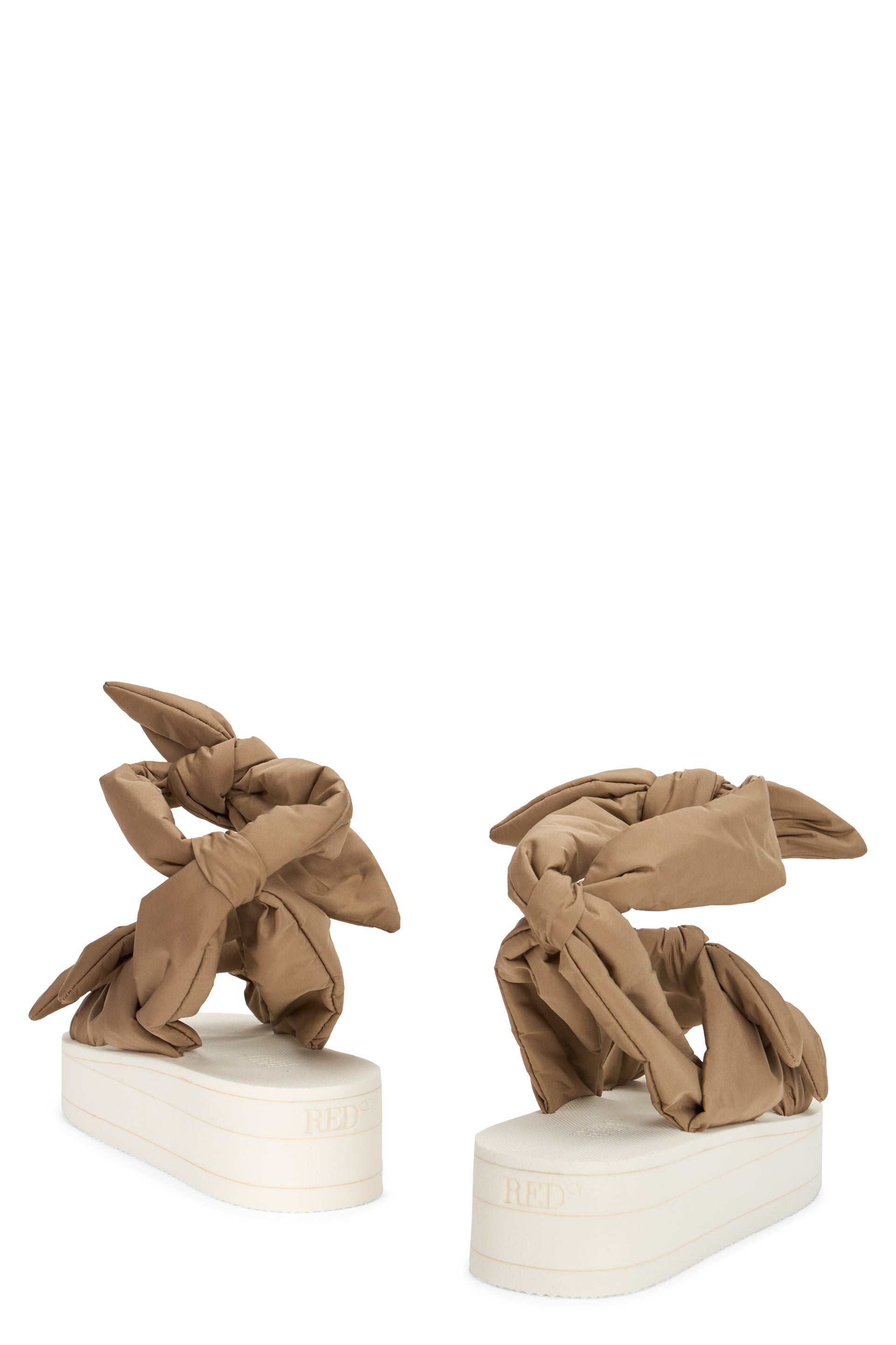 Brown platform sandal, casual and summer.