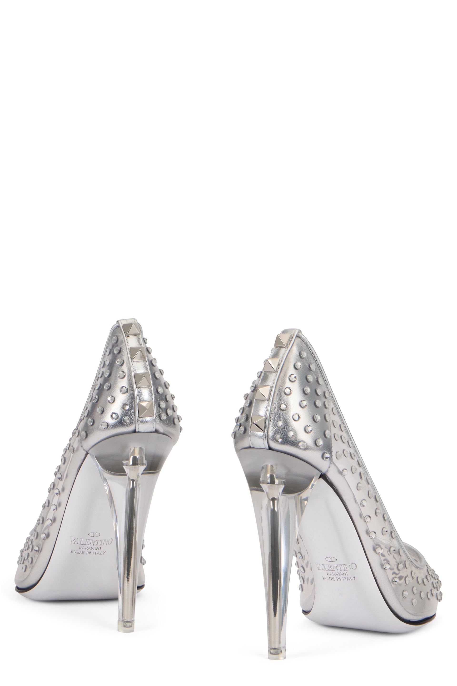 Pointed décolletage