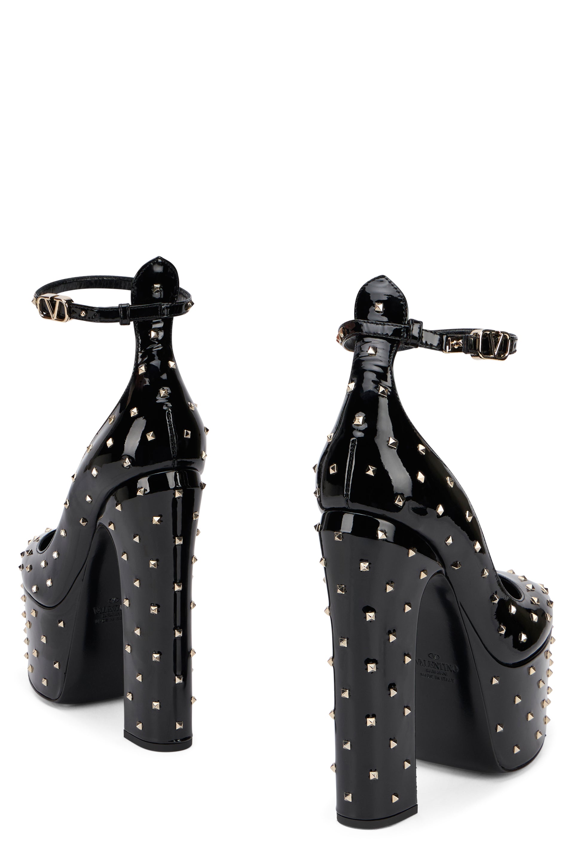 Elegant high-heeled shoes with a plateau.