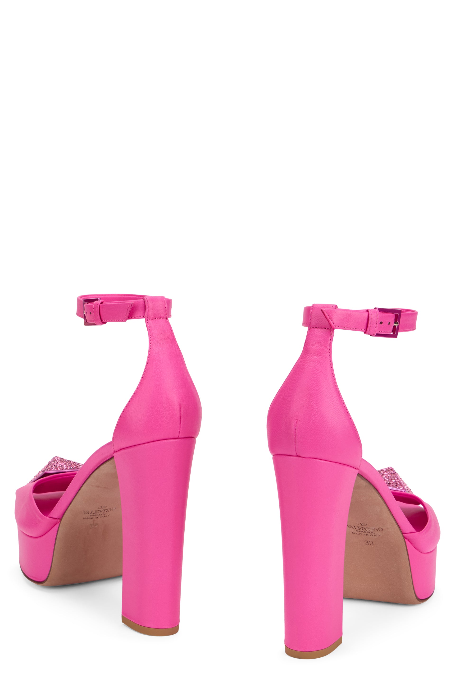 Fuchsia sandals with high heel and strap