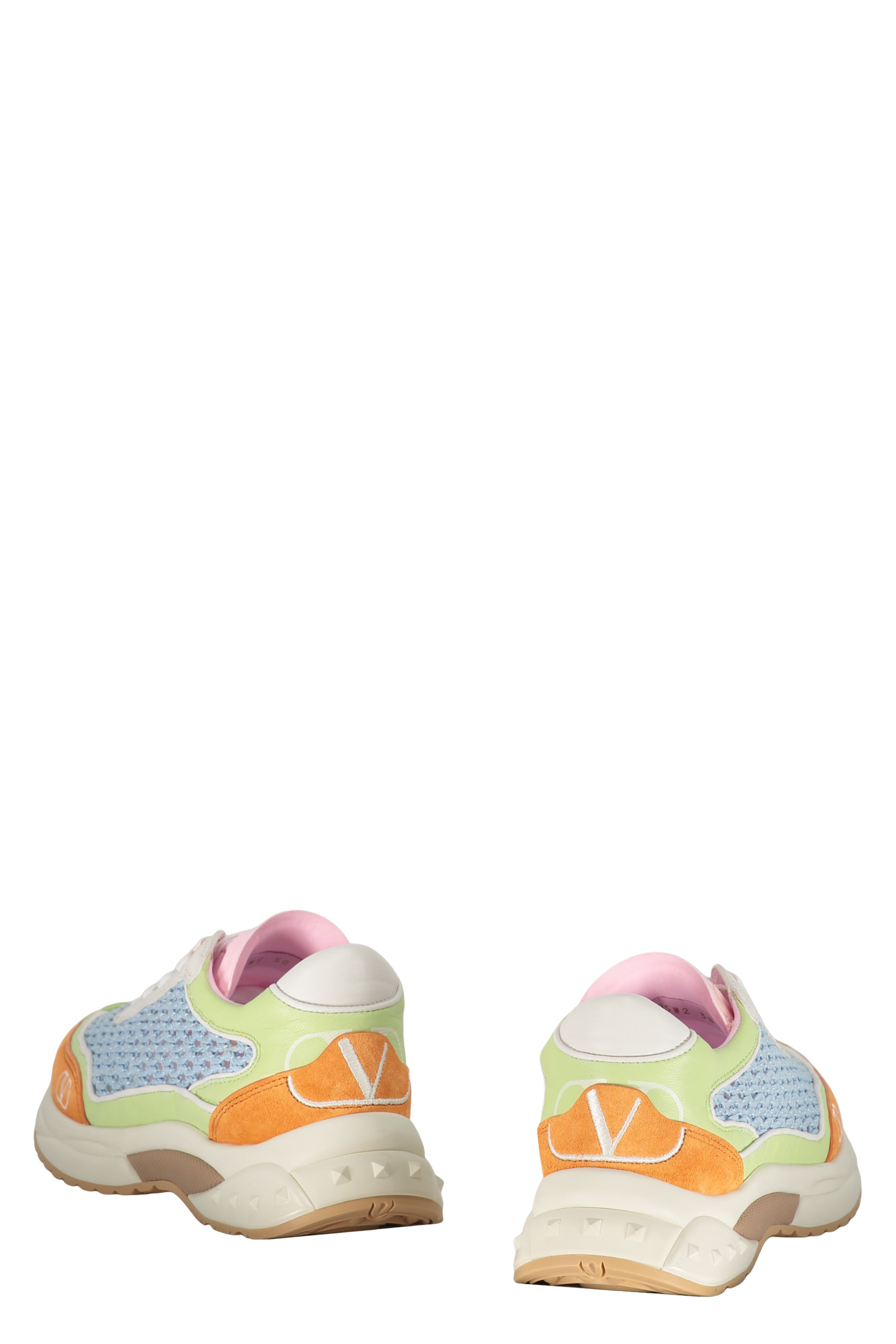 Low-top sneakers