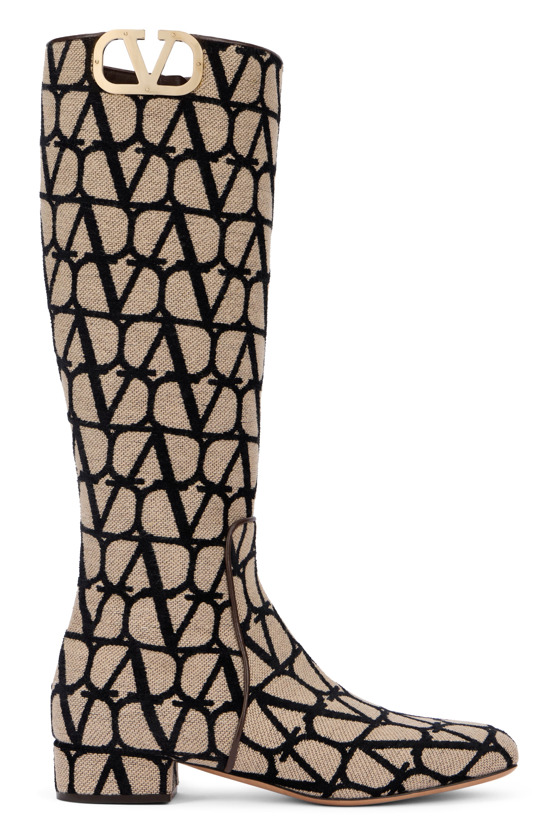 Elegant tall boots with distinctive design