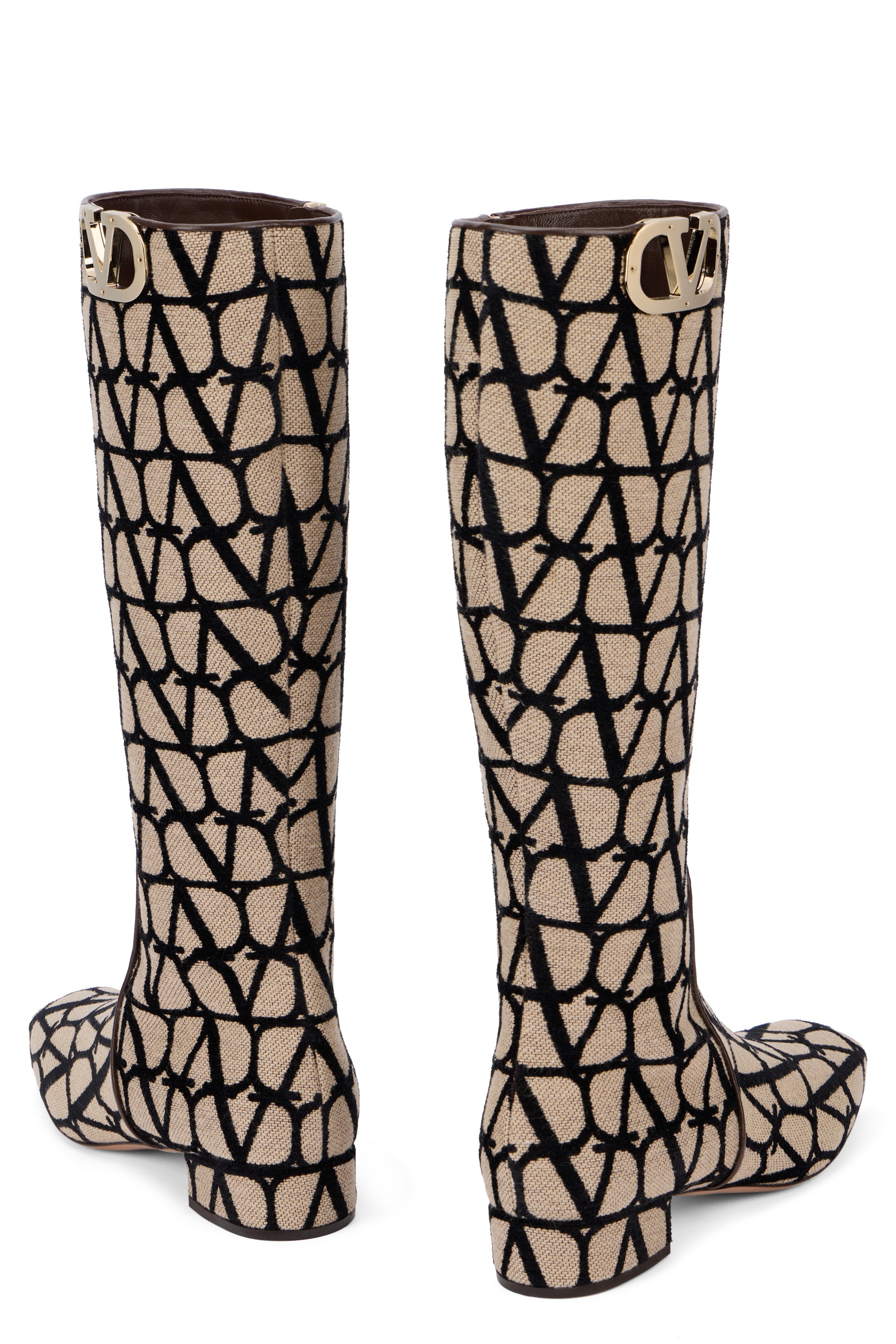 Elegant tall boots with distinctive design