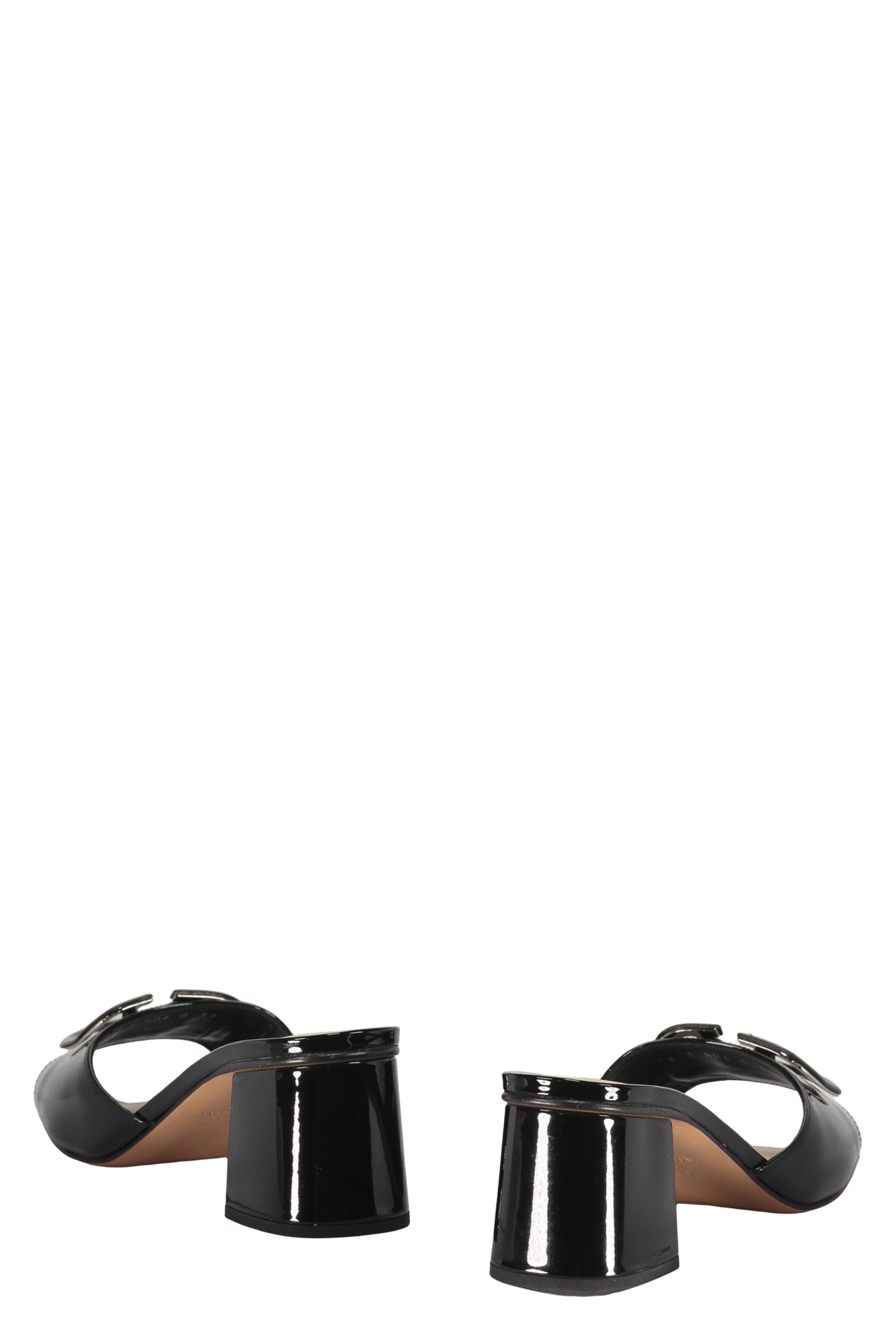 Mule in black leather with elegant heel