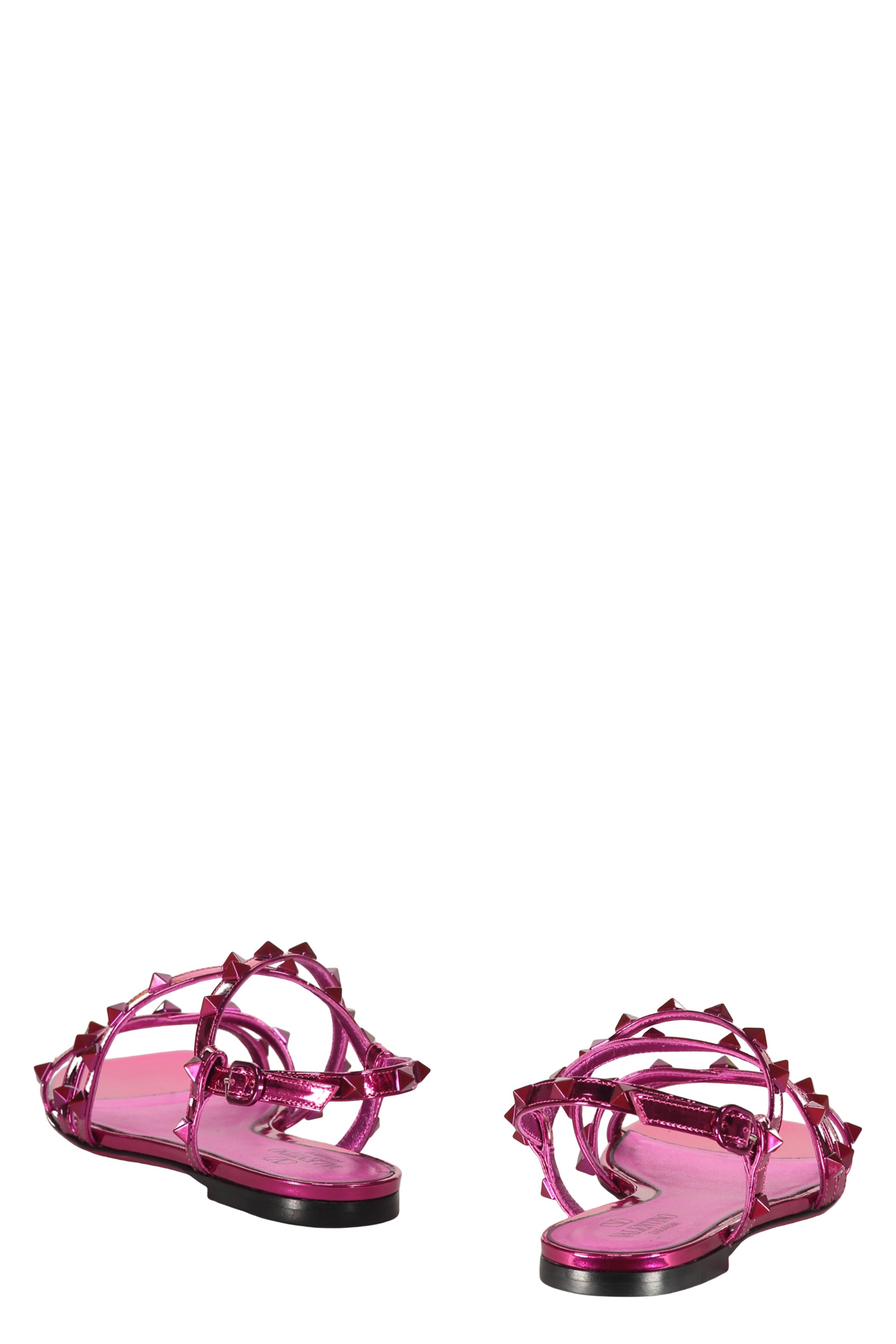 Summer fuchsia sandals, elegance and comfort.