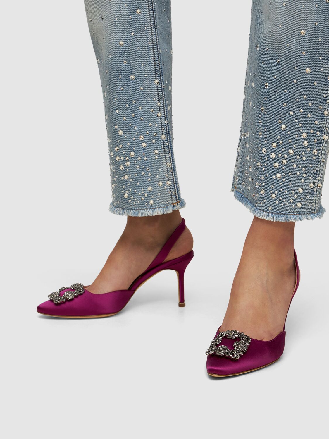 Fuchsia décolletage elegant with high heels