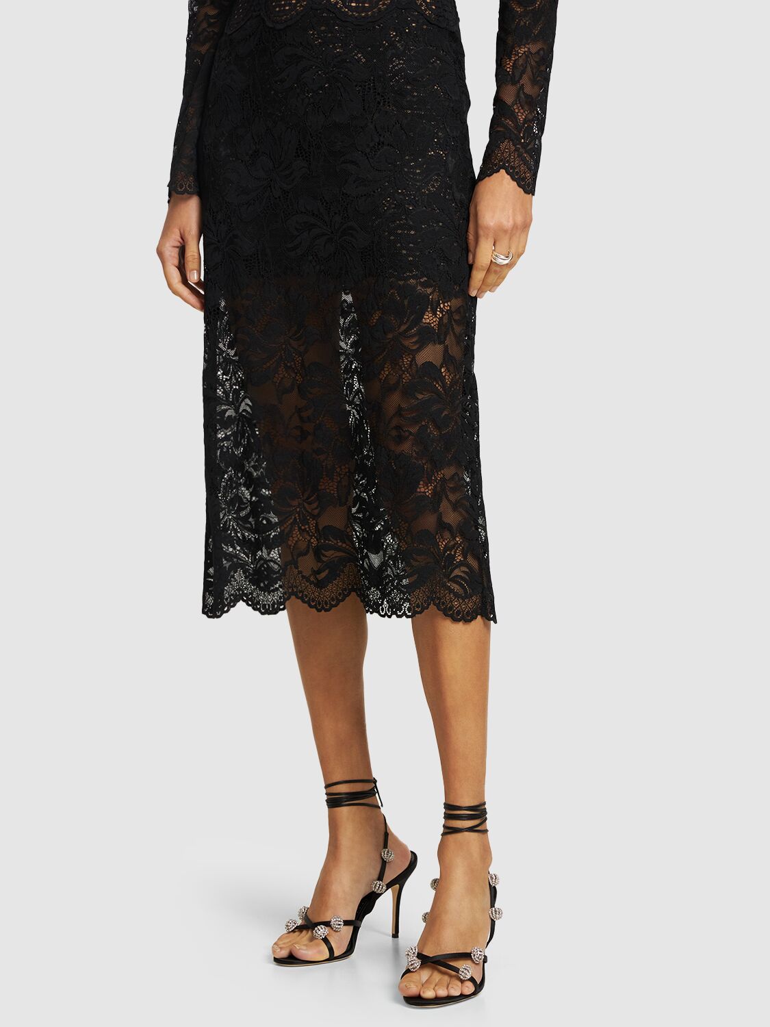 Elegant sandal with high black heel