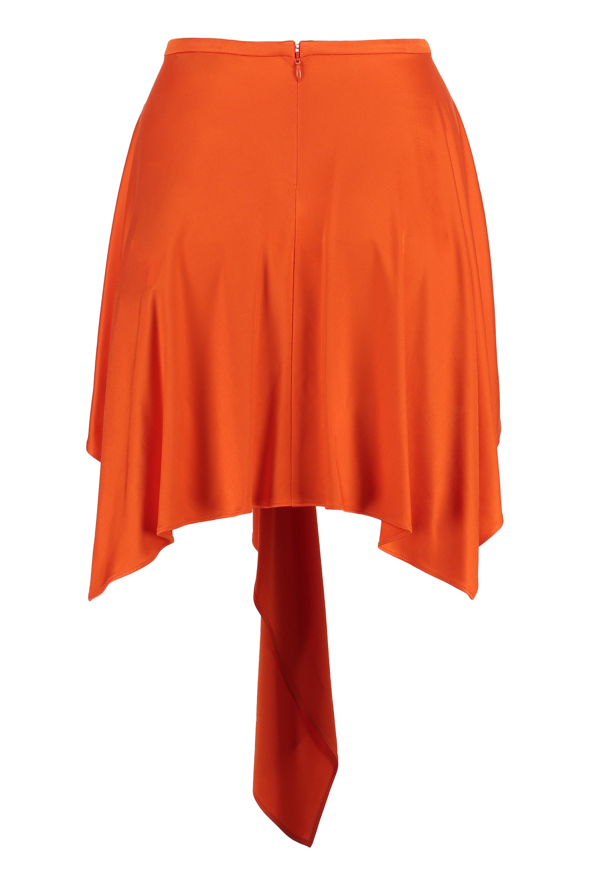 Asymmetric skirt
