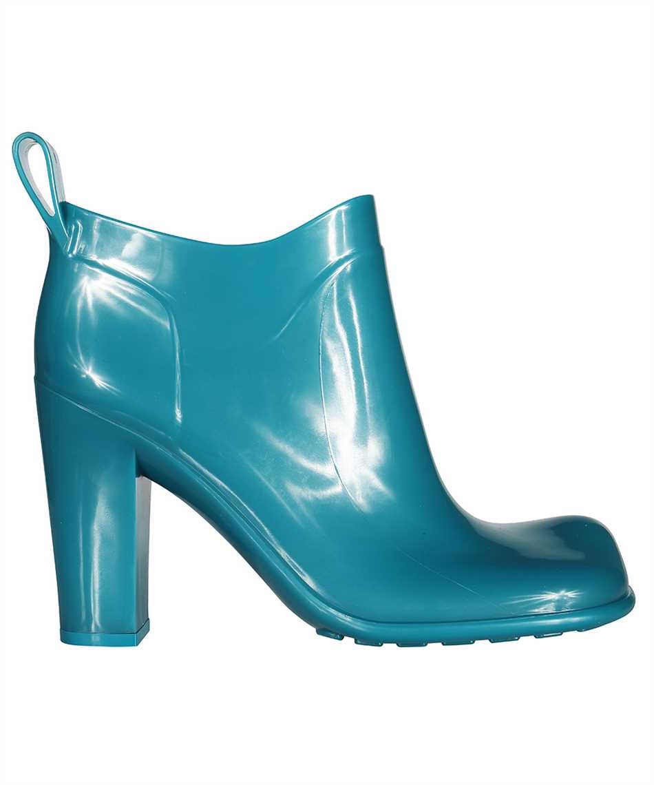 Shine rubber boots