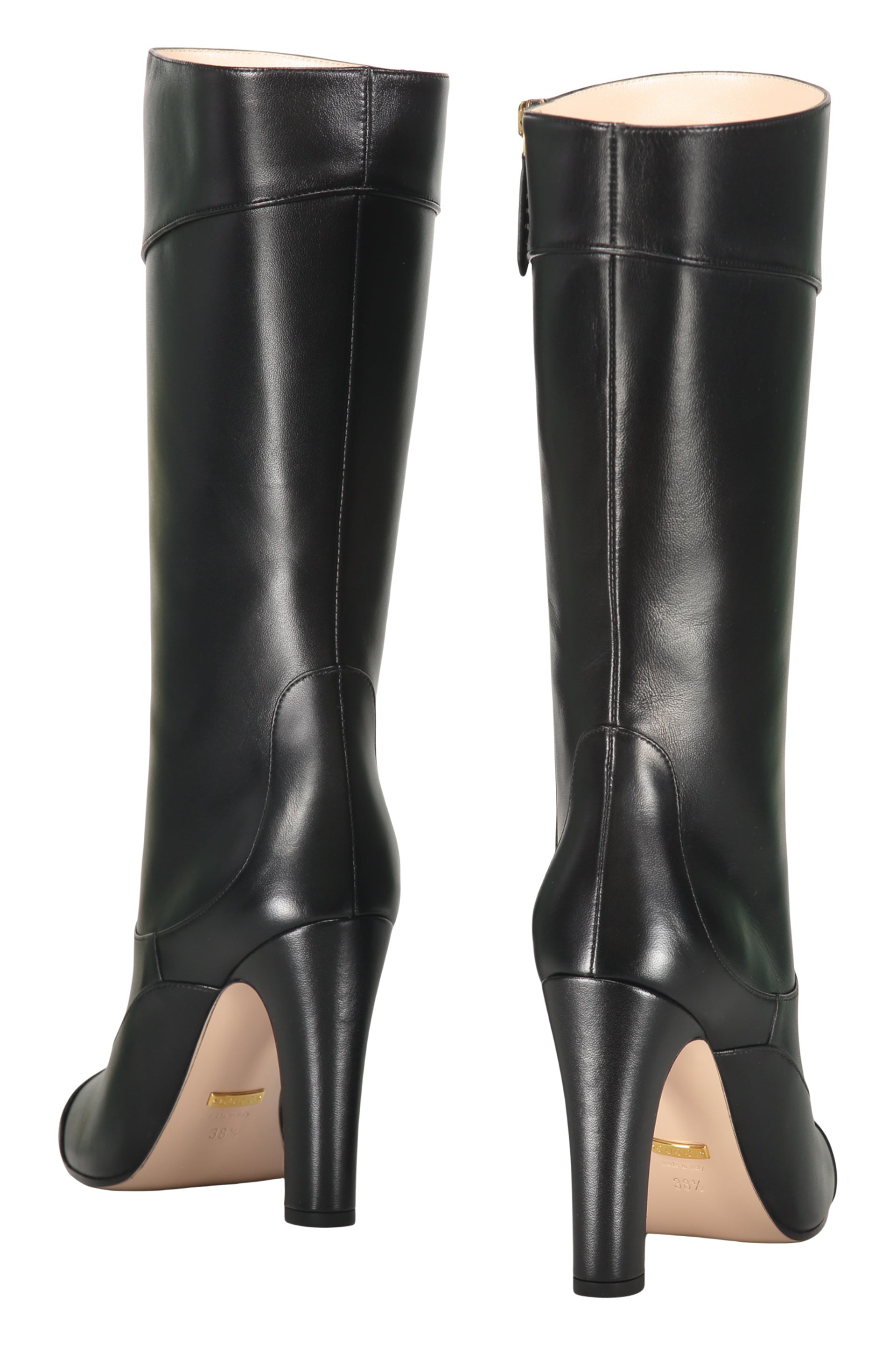 Elegant black leather boot