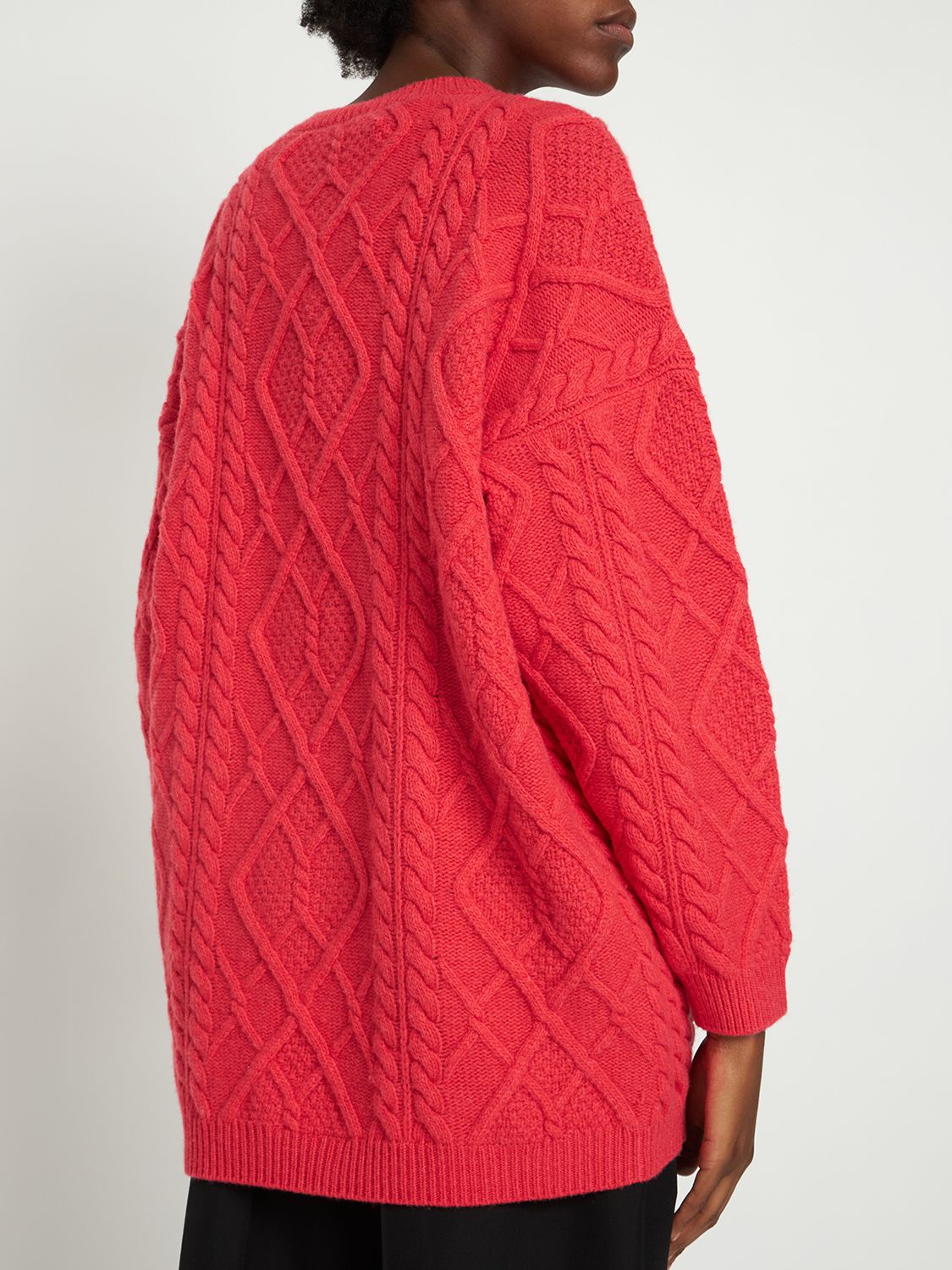 Red oversized sweater, comfort and modern style