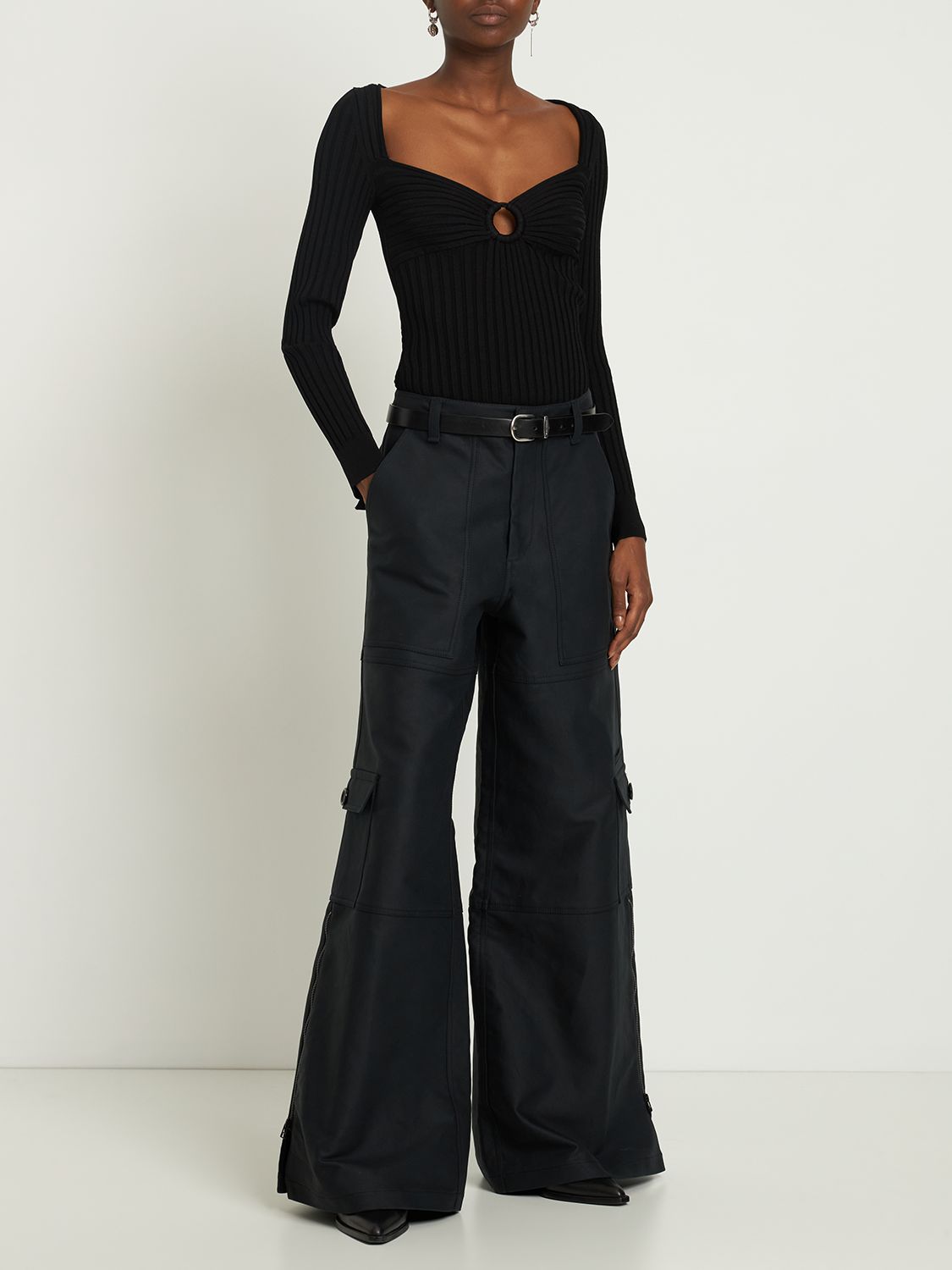 Fitted black ribbed shirt