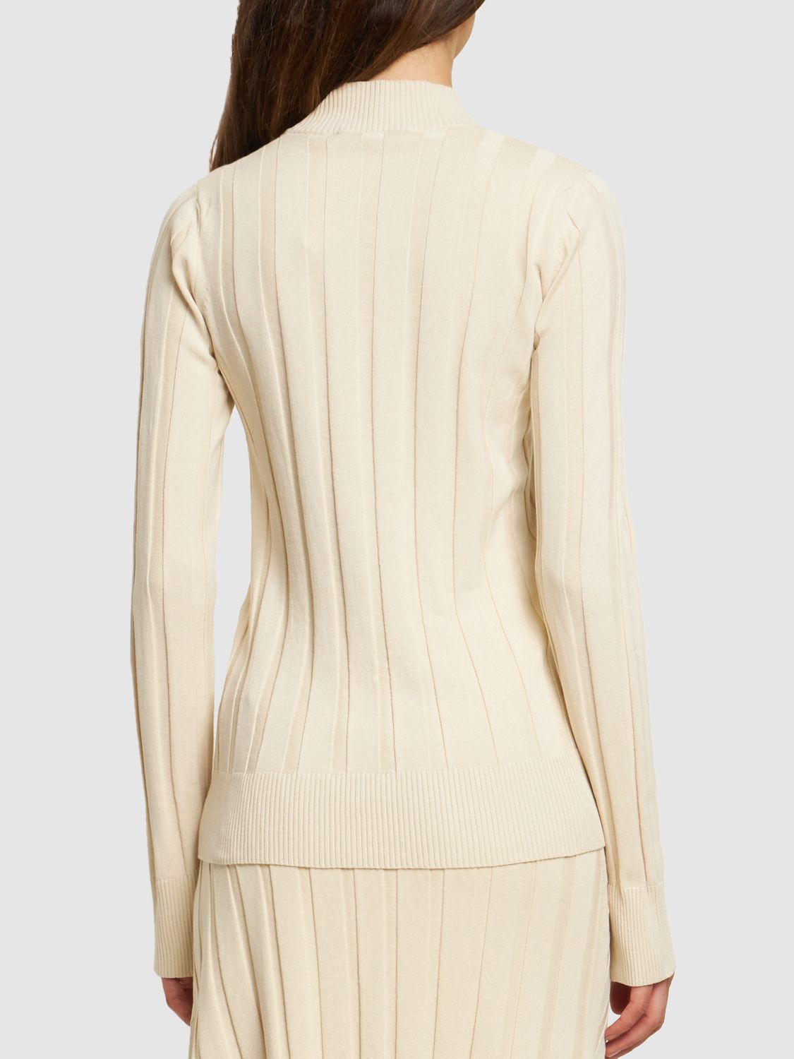 Light long-sleeve shirt comfortable and elegant