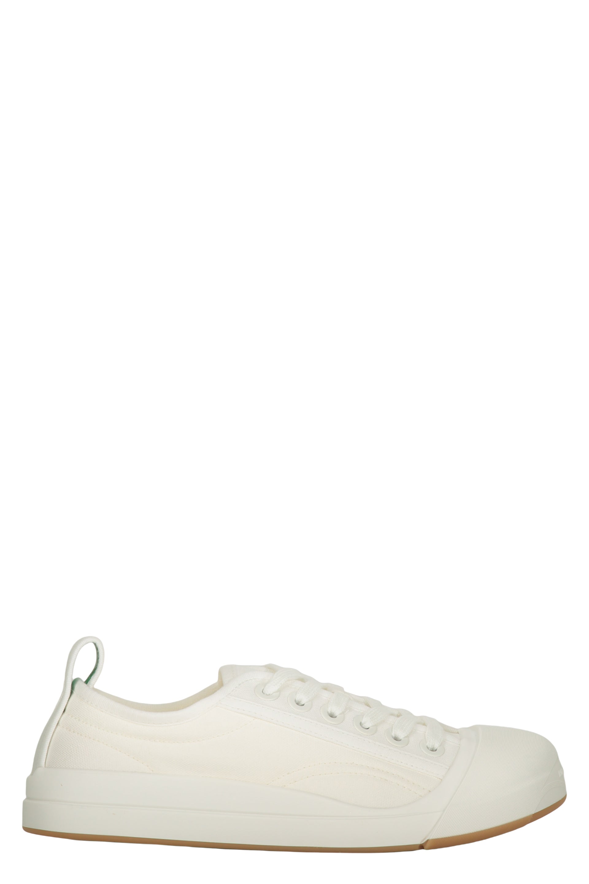 Low-top sneakers