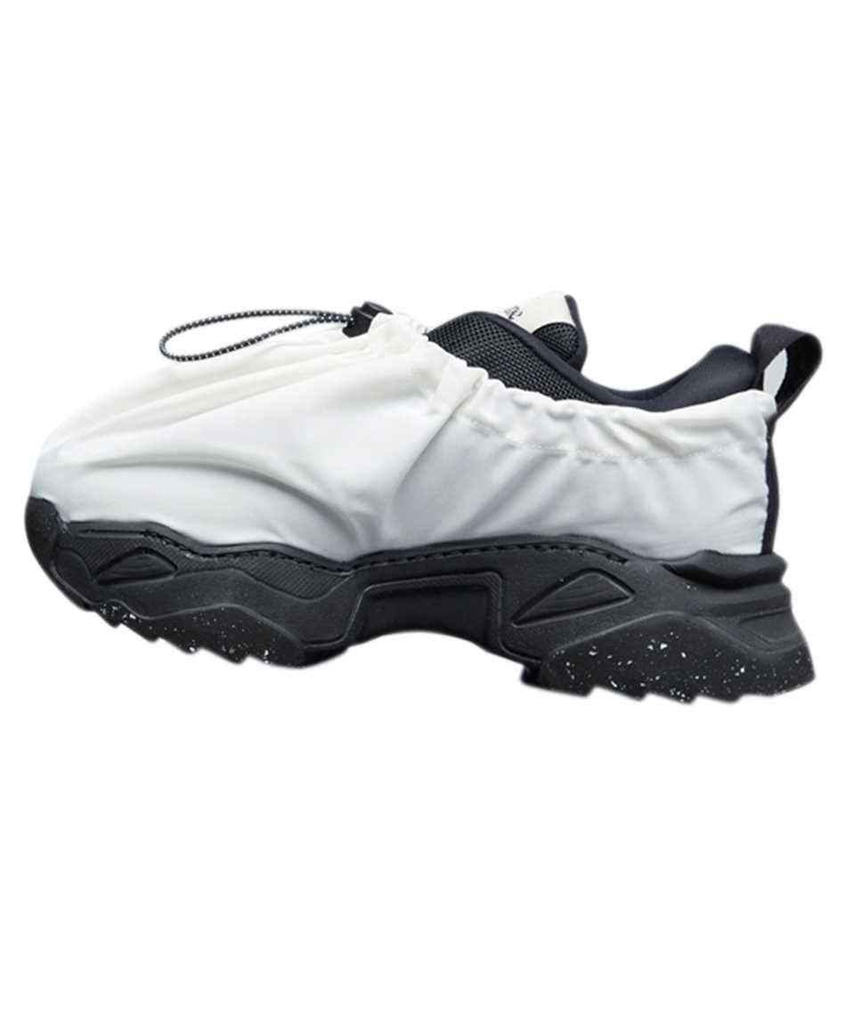 Low-top sneakers