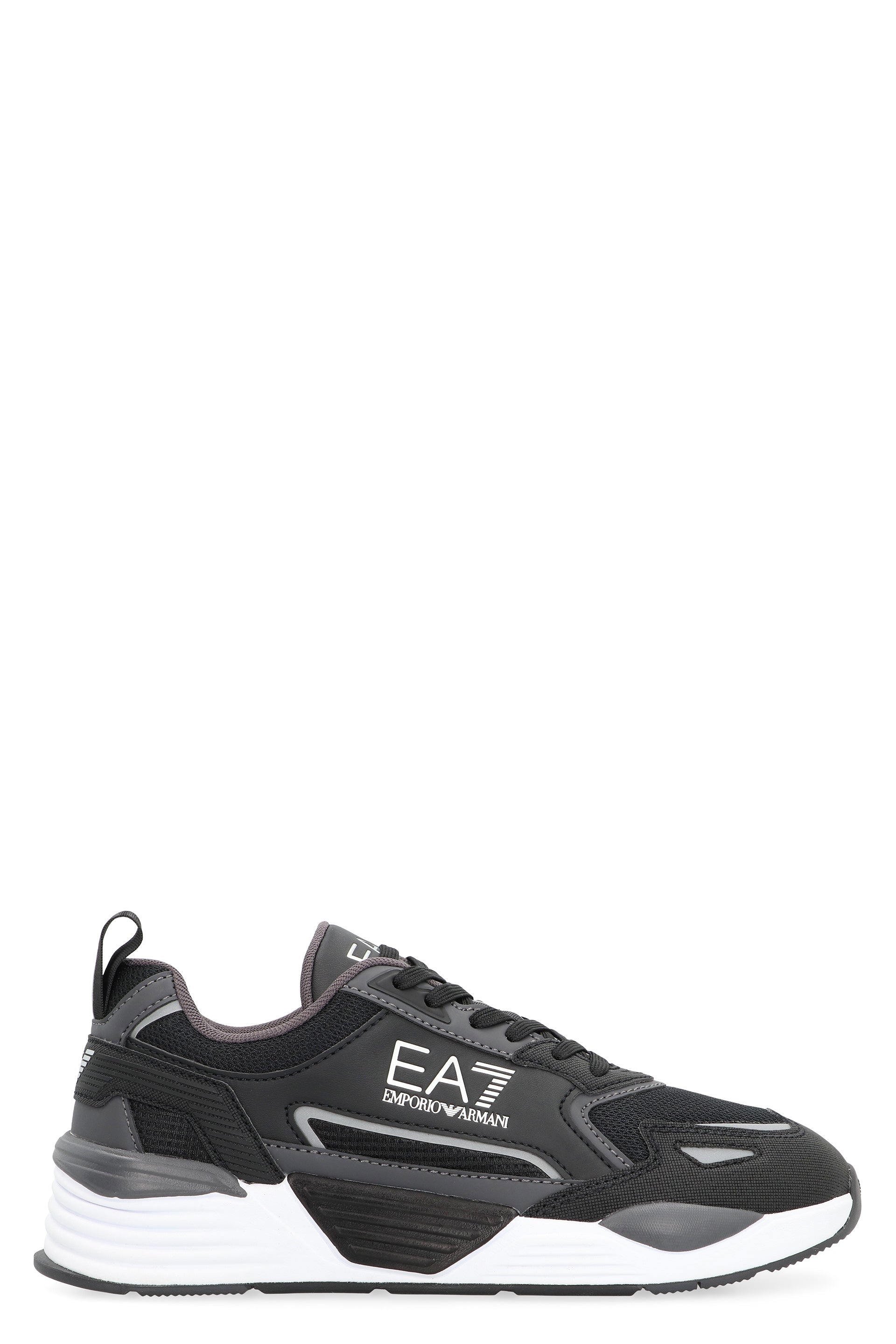 Low-top sneakers