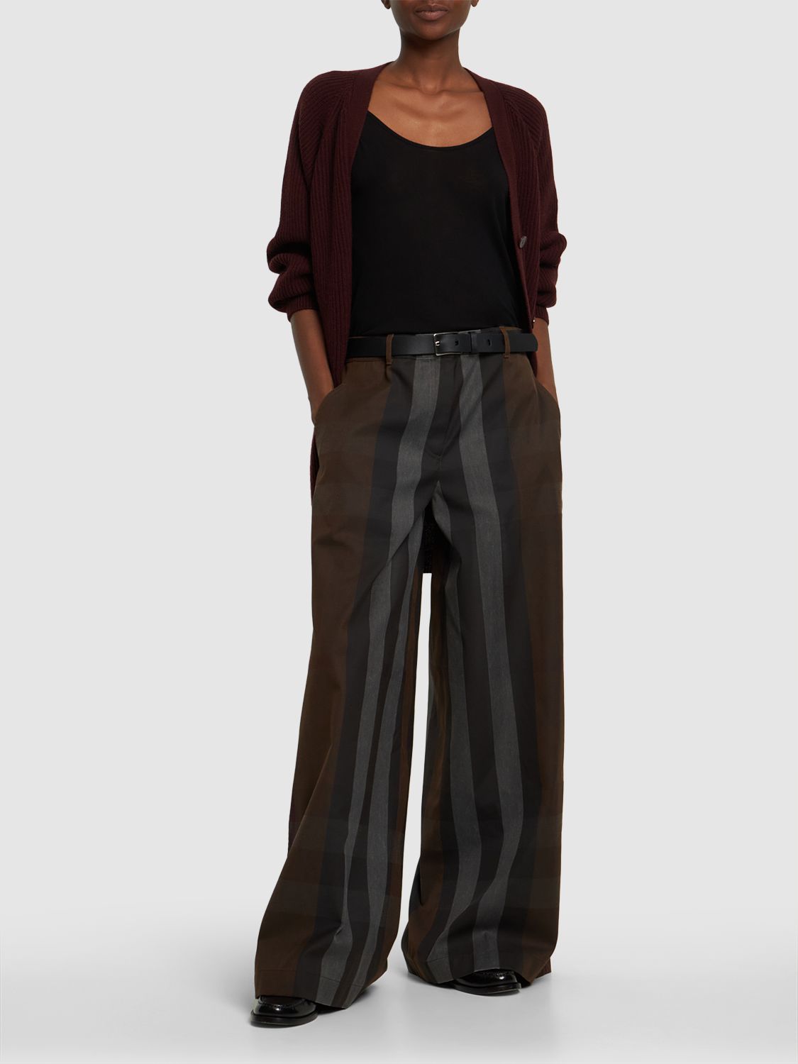 Elegant palazzo trousers with vertical stripes