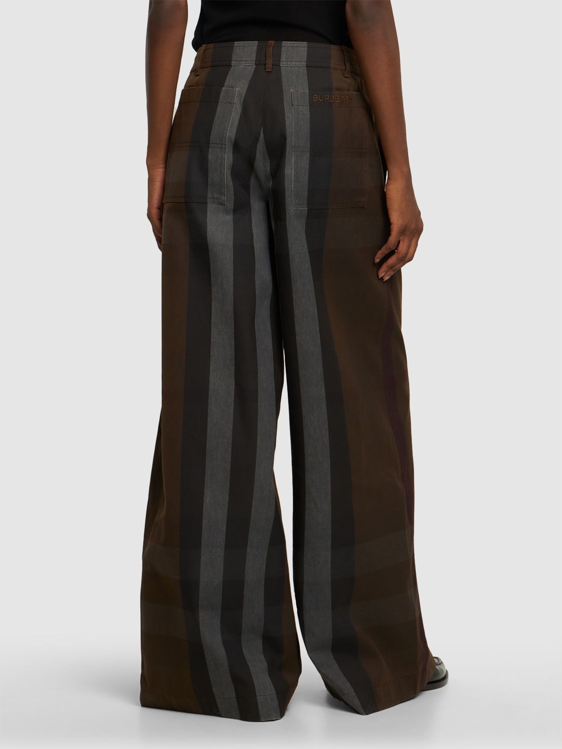 Elegant palazzo trousers with vertical stripes