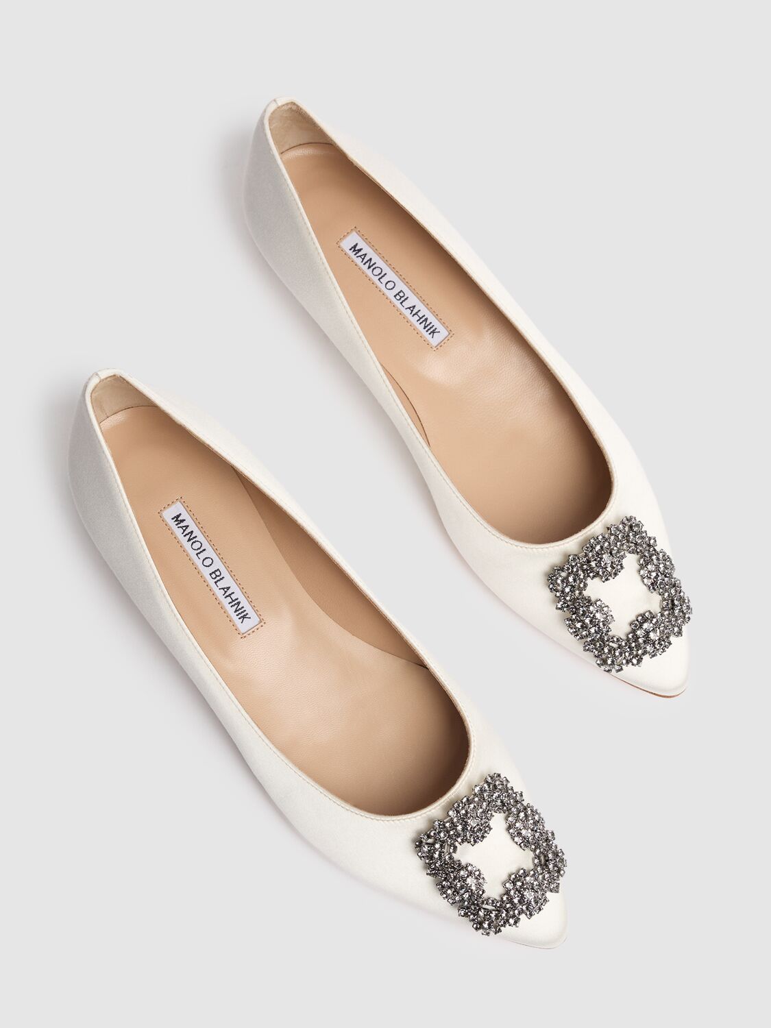 Elegant neutral ballerinas