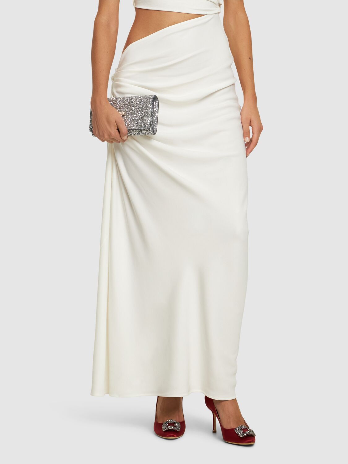 Elegant red décolleté shoe with high heel