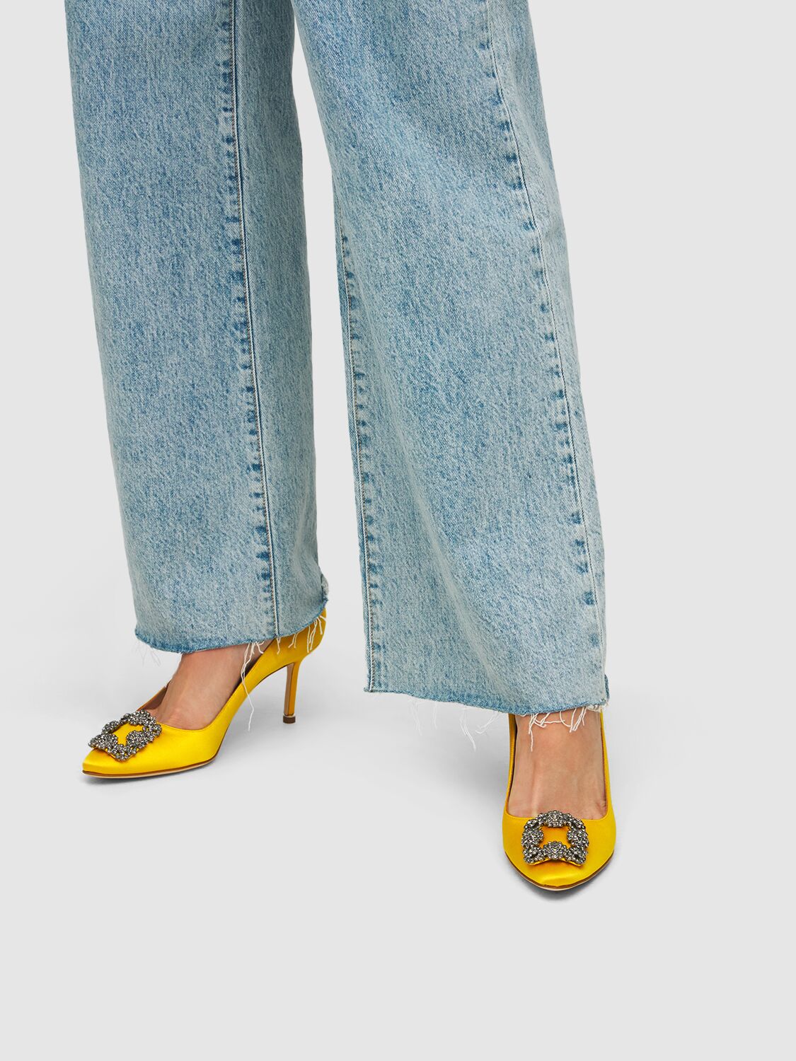Decollete with yellow satin heel