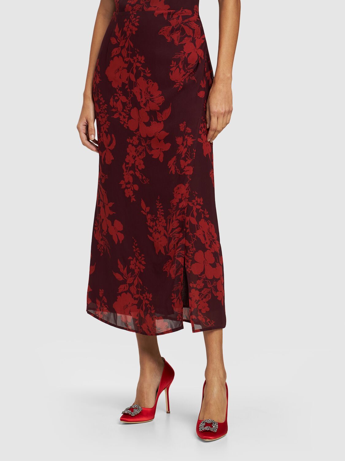 Decolletage with high satin red heels