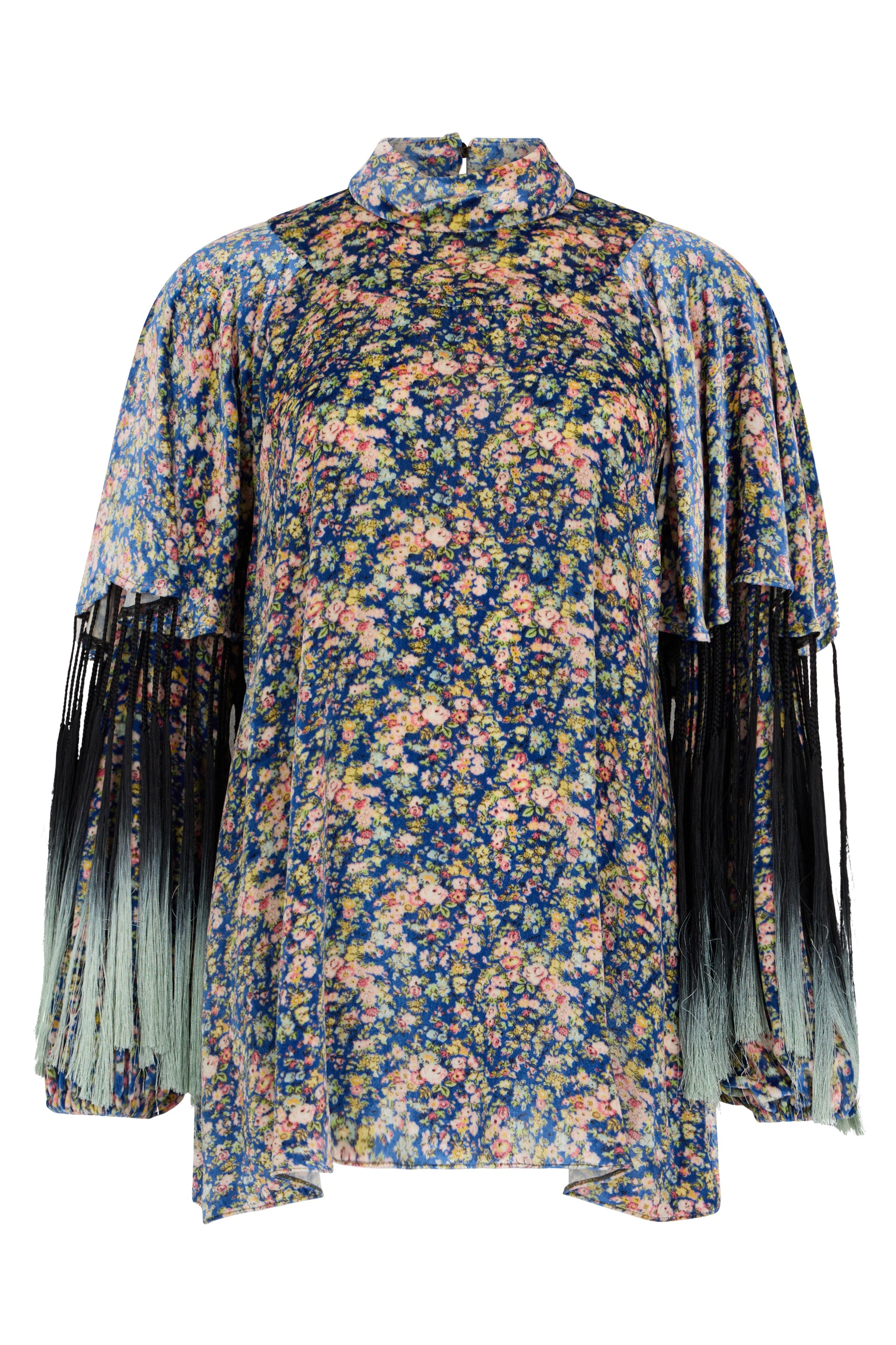 Blouse in shades of blue with an elegant floral pattern and long sleeves.
