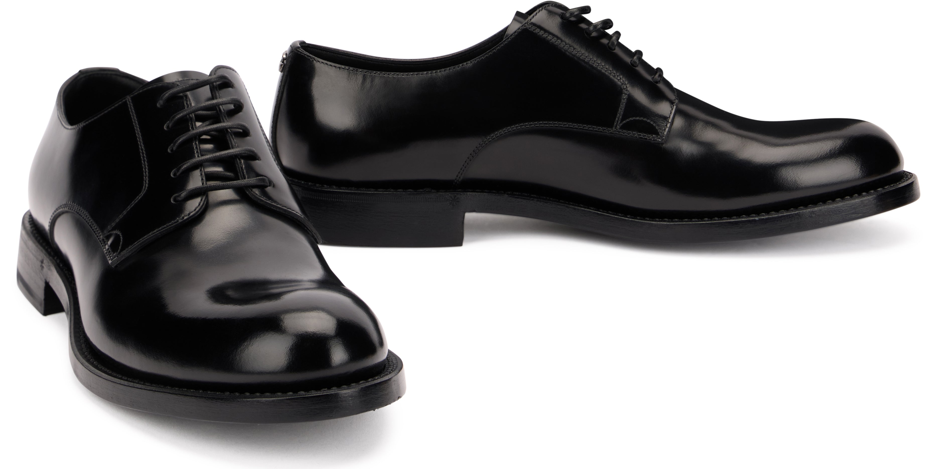 Derby moccasin in shiny leather