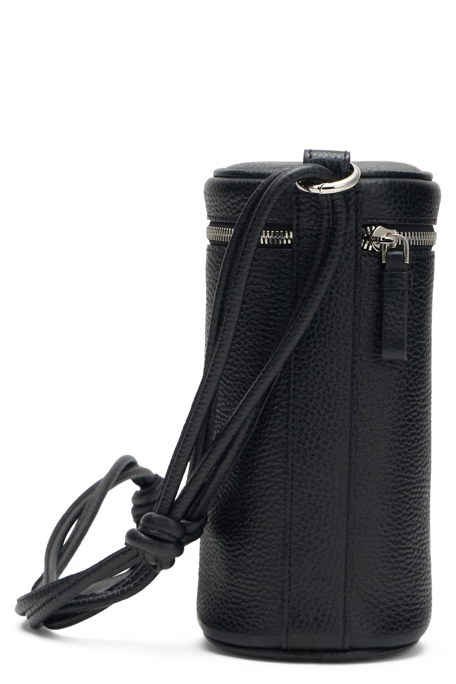 Black bucket bag, elegant and minimalist.