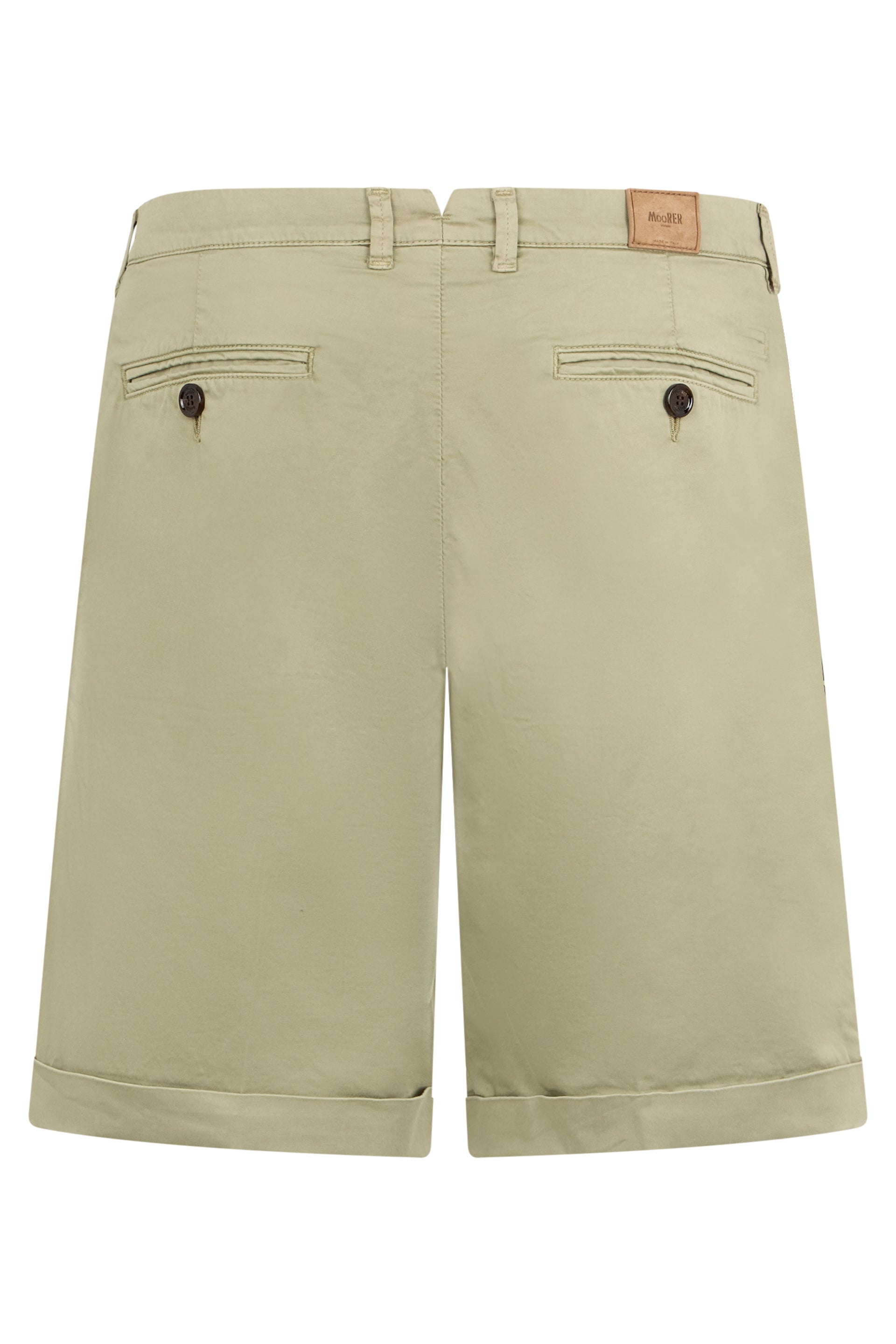 Short pants in sand color, minimal and versatile.