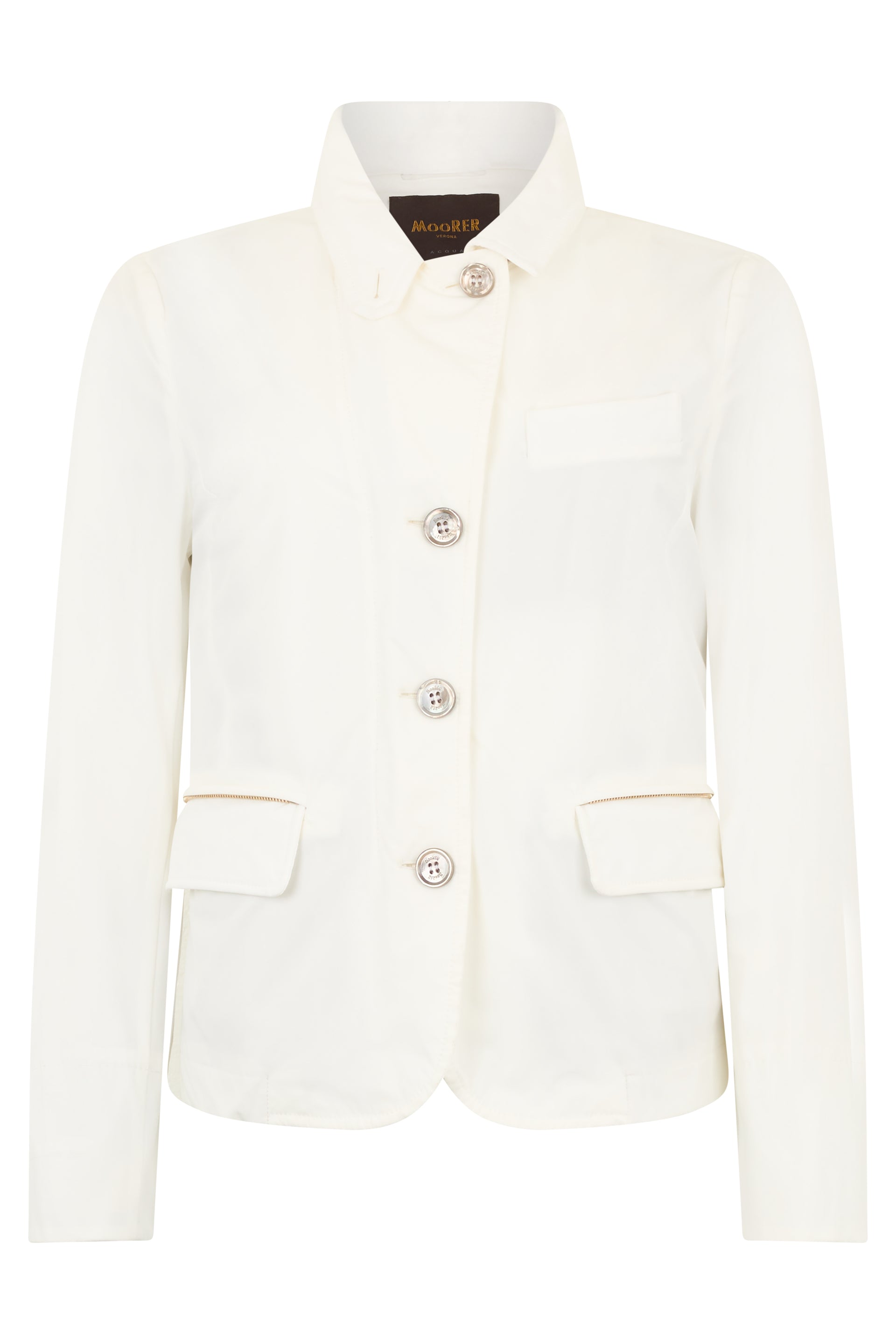 Elegant white jacket with pockets and buttons.