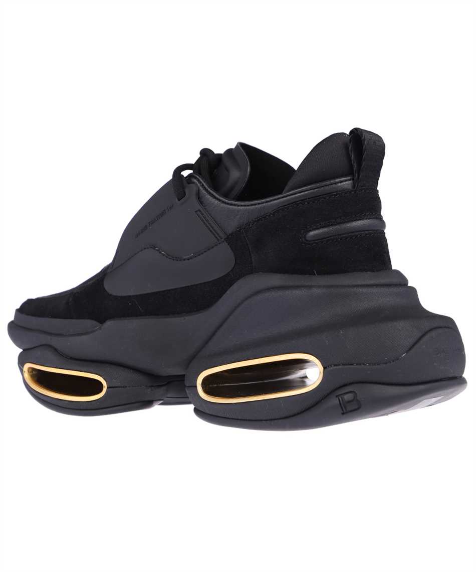 Low-top sneakers