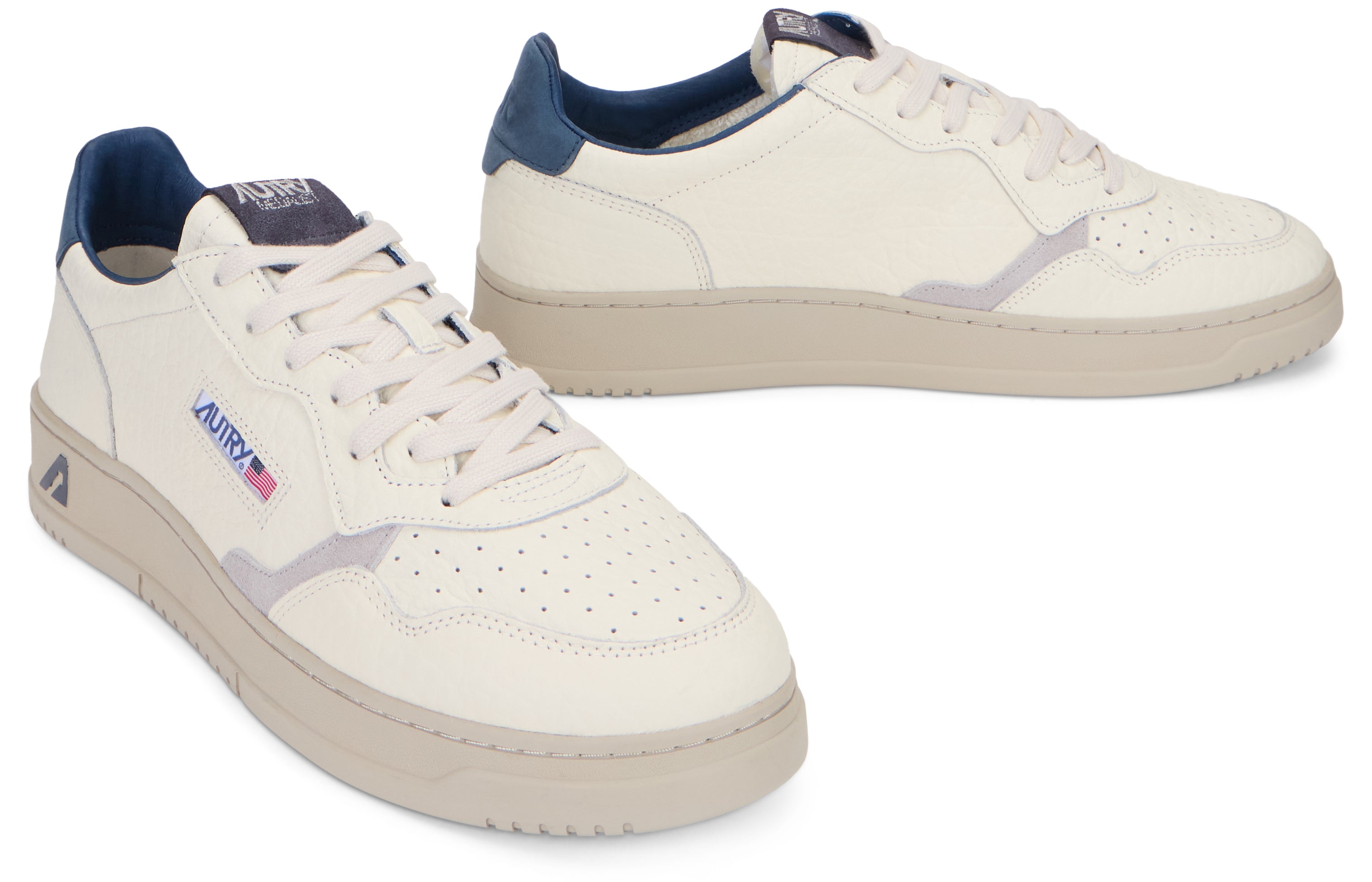 Low-top sneakers Medalist
