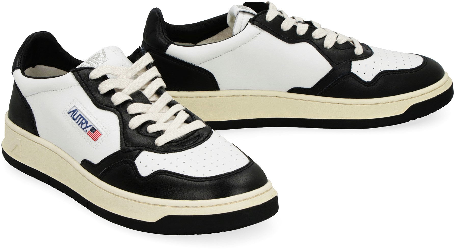 Medalist low-top sneakers