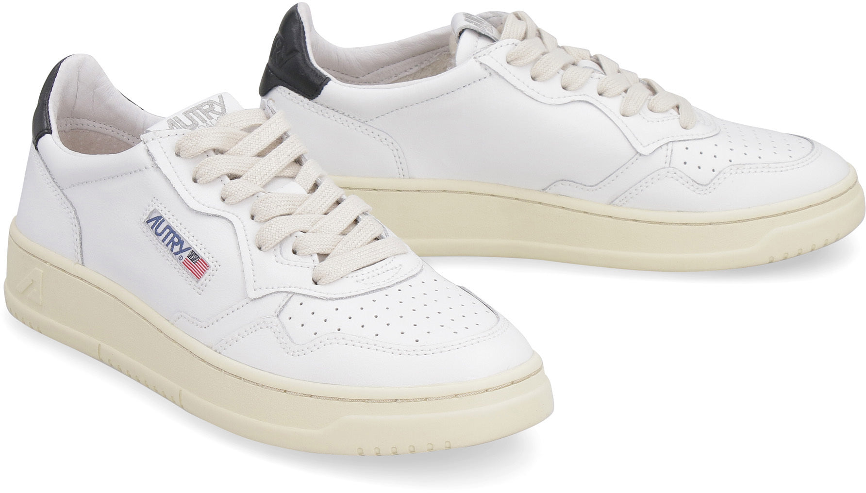 Medalist low-top sneakers