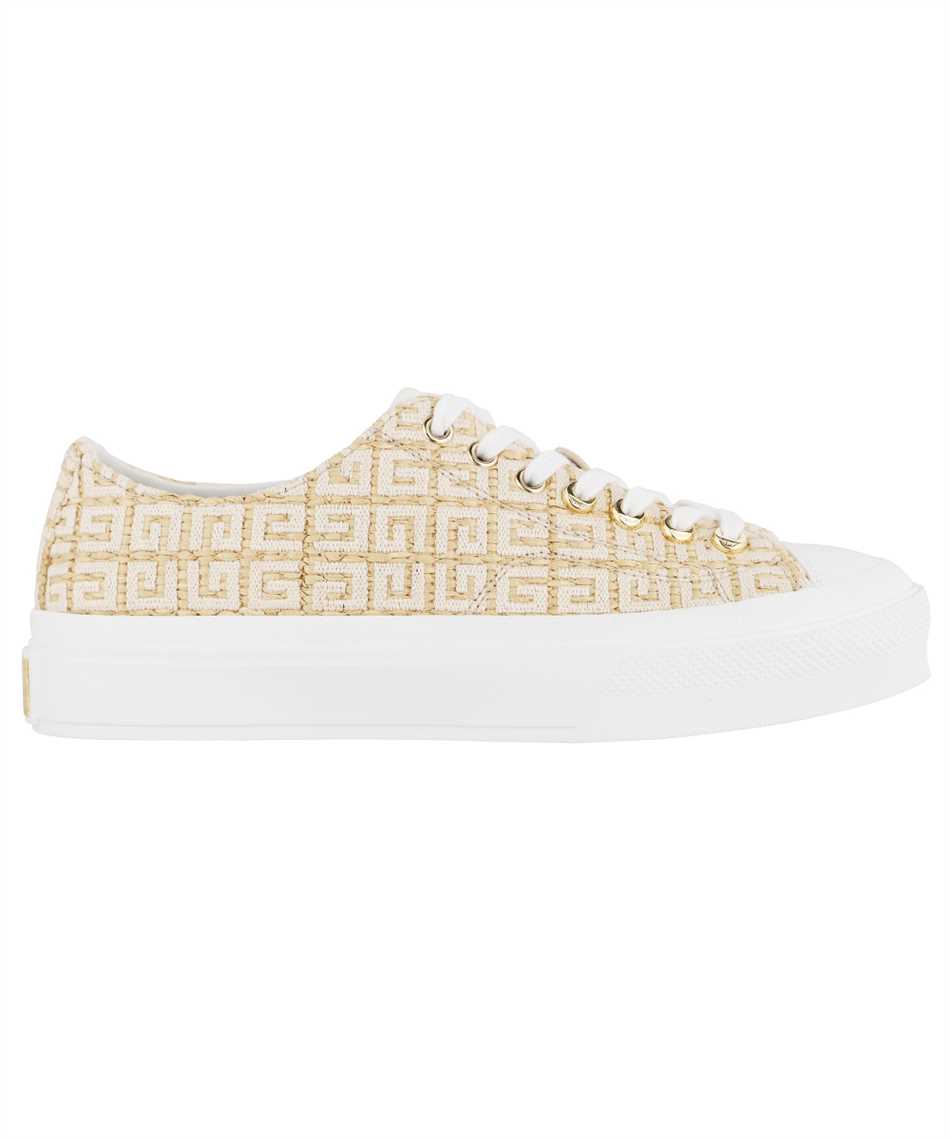 Low-top sneakers