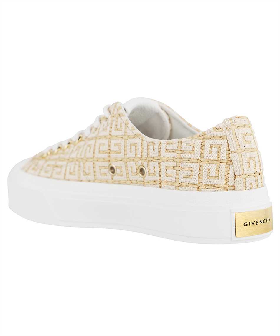 Low-top sneakers