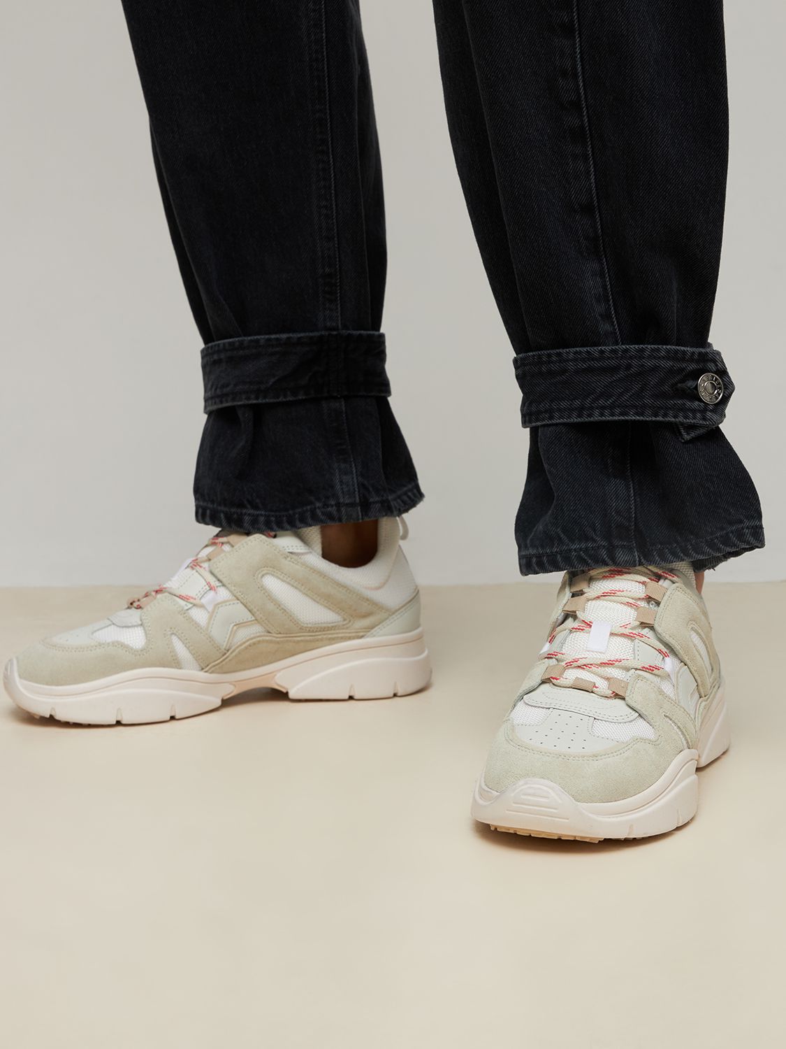 Elegant and sustainable sneakers for every occasion