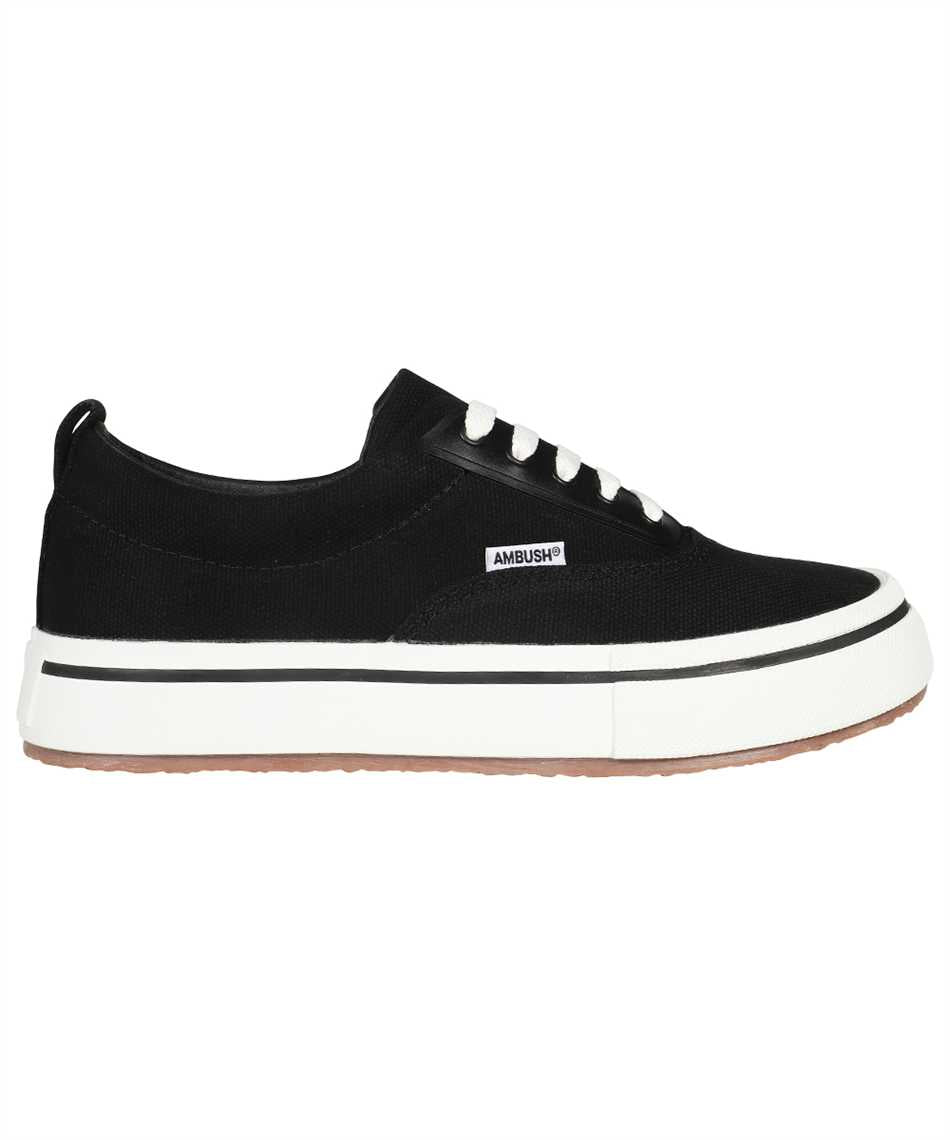Low-top sneakers