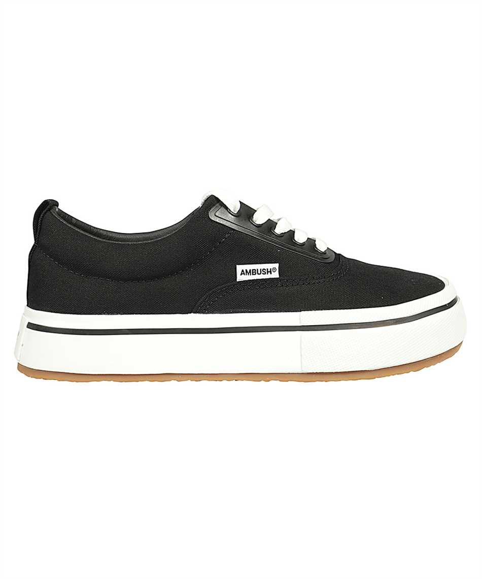 Low-top sneakers