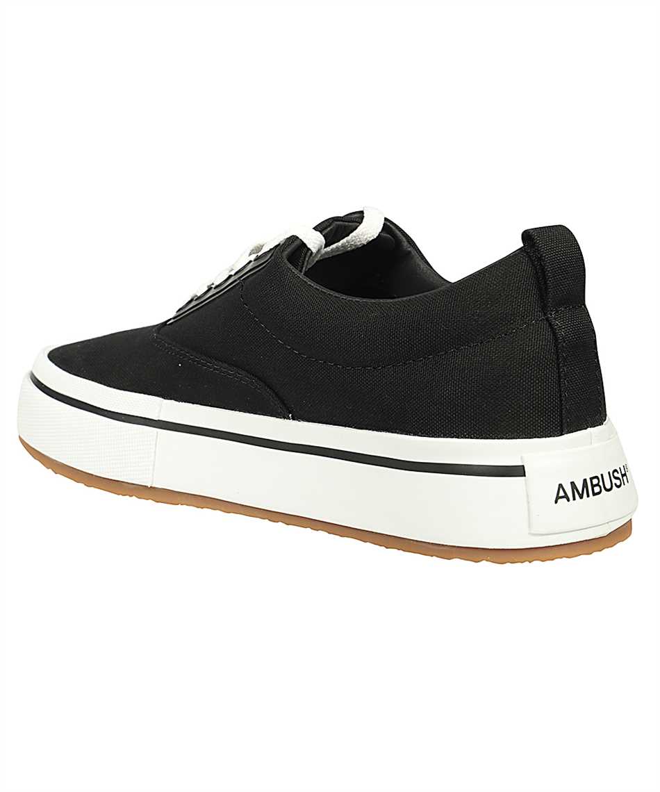 Low-top sneakers