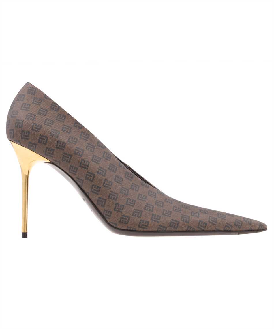 Pointy-toe pumps