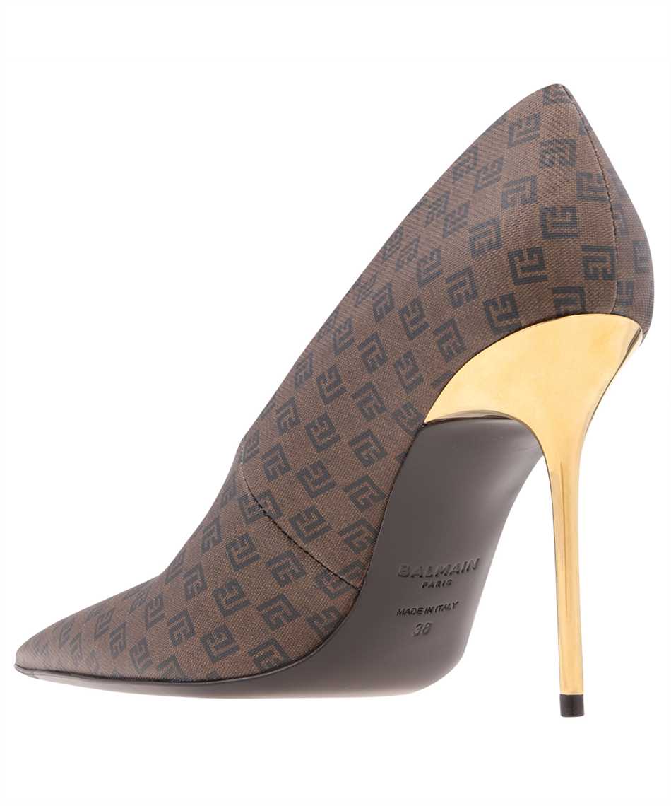 Pointy-toe pumps