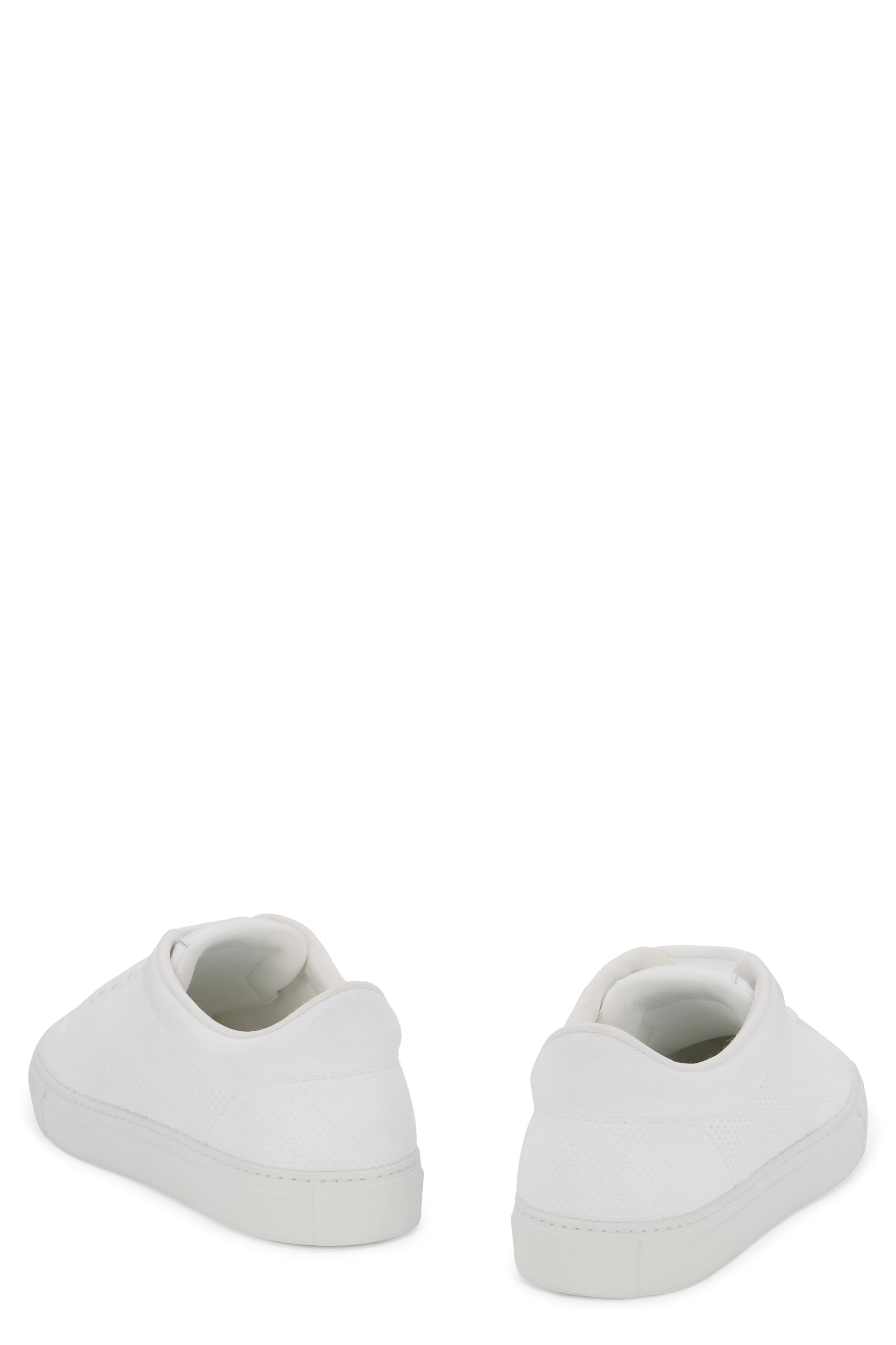 Lightweight breathable white shoes, minimalist and versatile style.