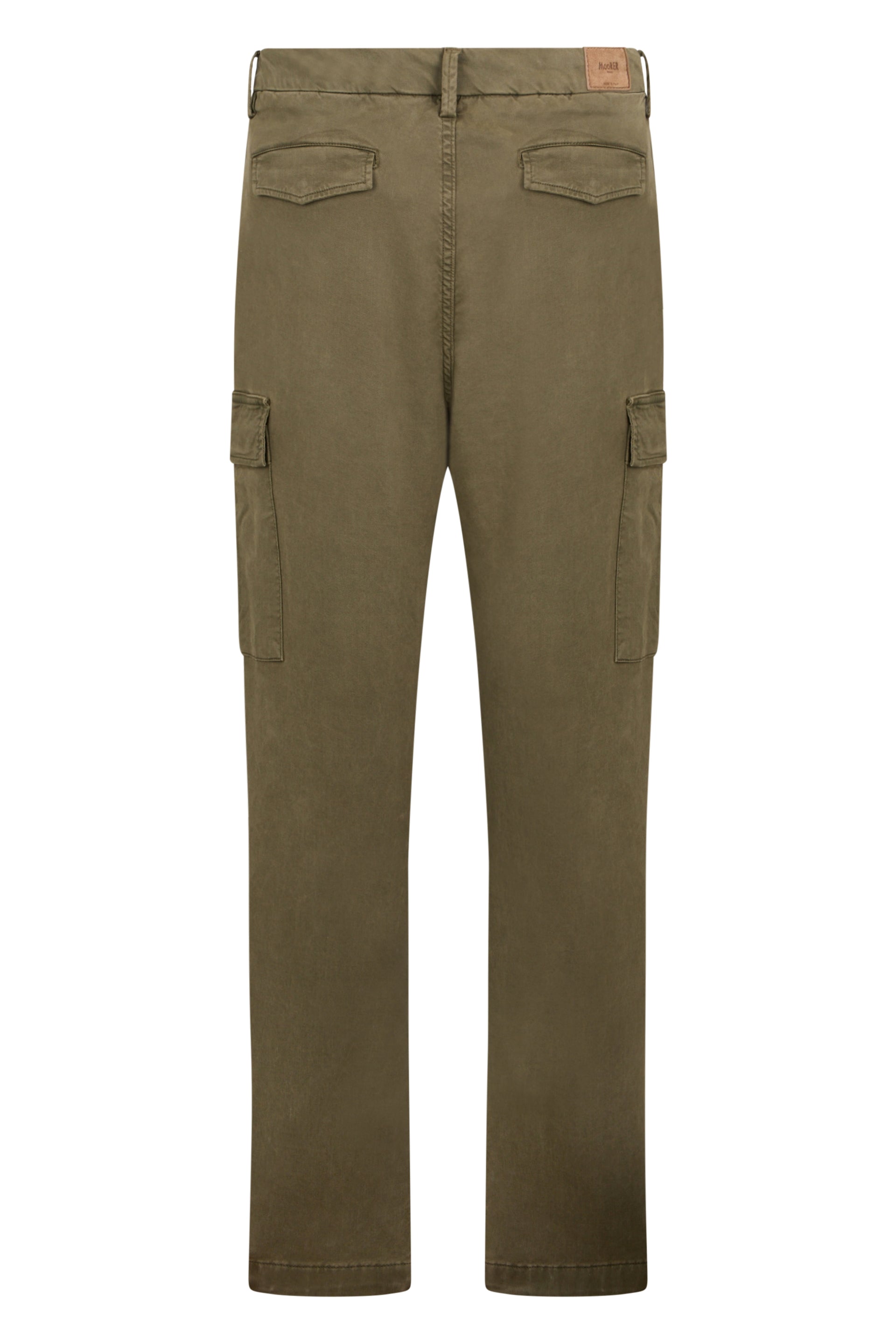 Cargo pants in dark green color with a casual and versatile design.