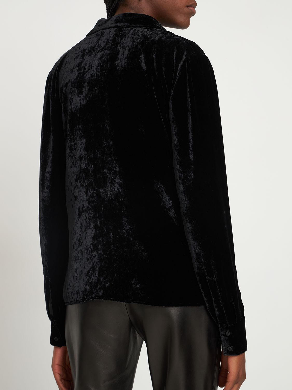 Elegant black shirt with classic collar