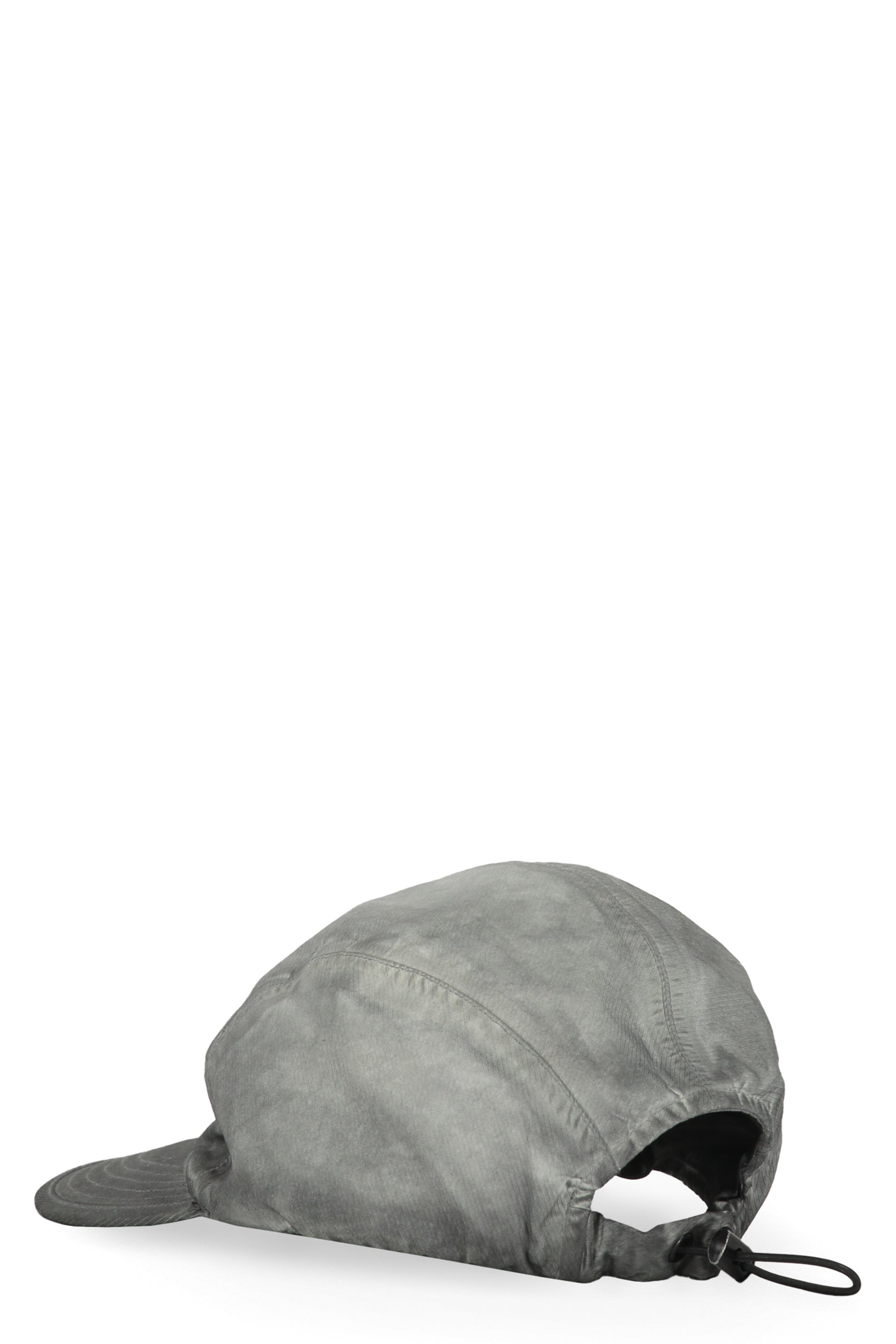 Baseball hat with flat visor