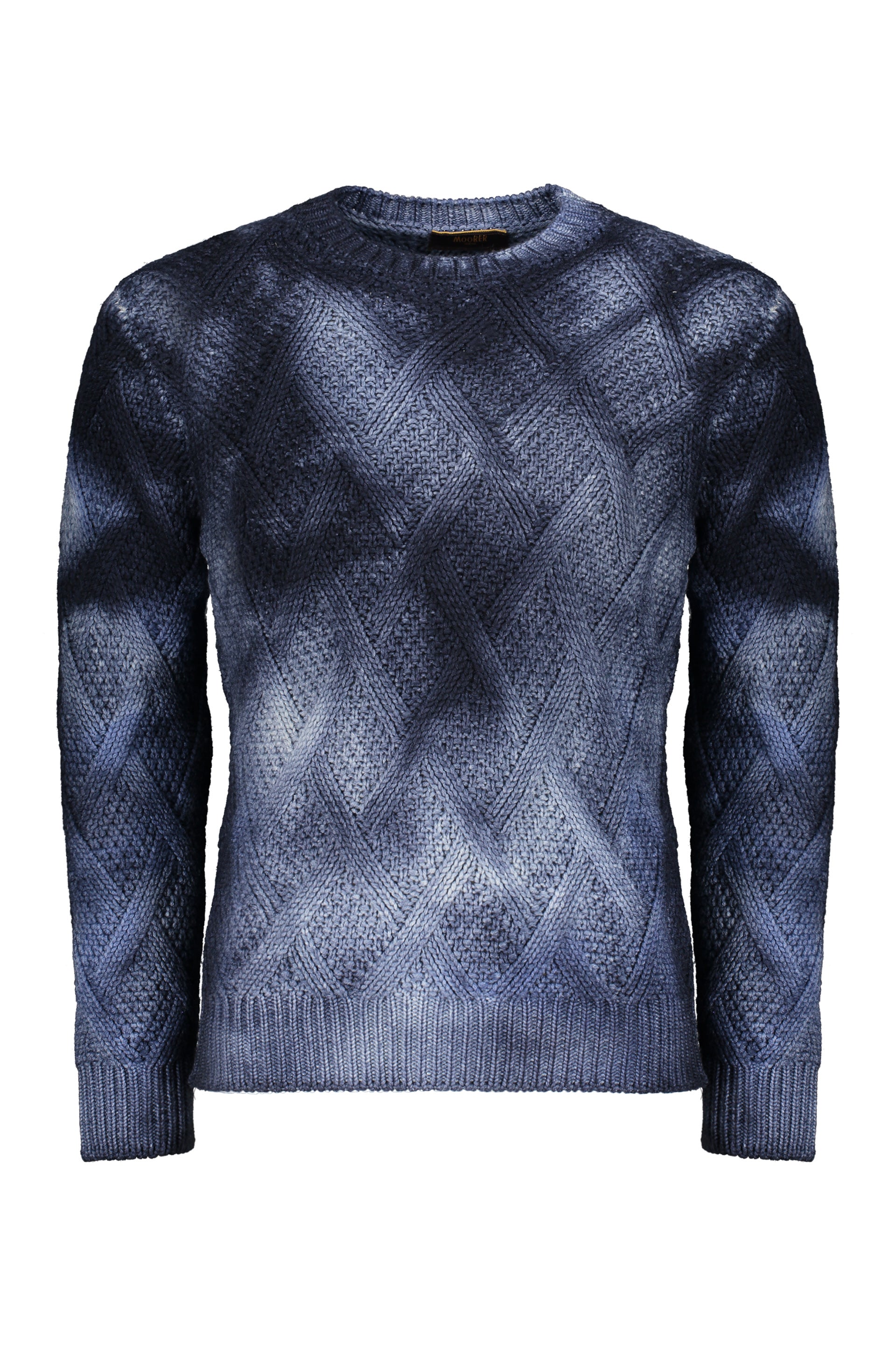 Data la lingua di origine (it) e la lingua di destinazione (en), la traduzione di "Maglione tie-dye blu scuro" in inglese è "dark blue tie-dye sweater".