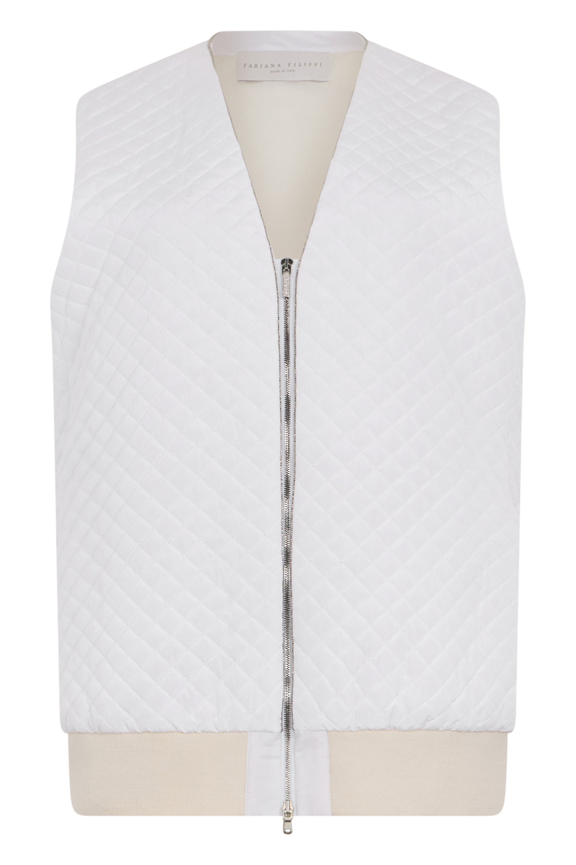 Elegant white gilet with zip, versatile and comfortable.