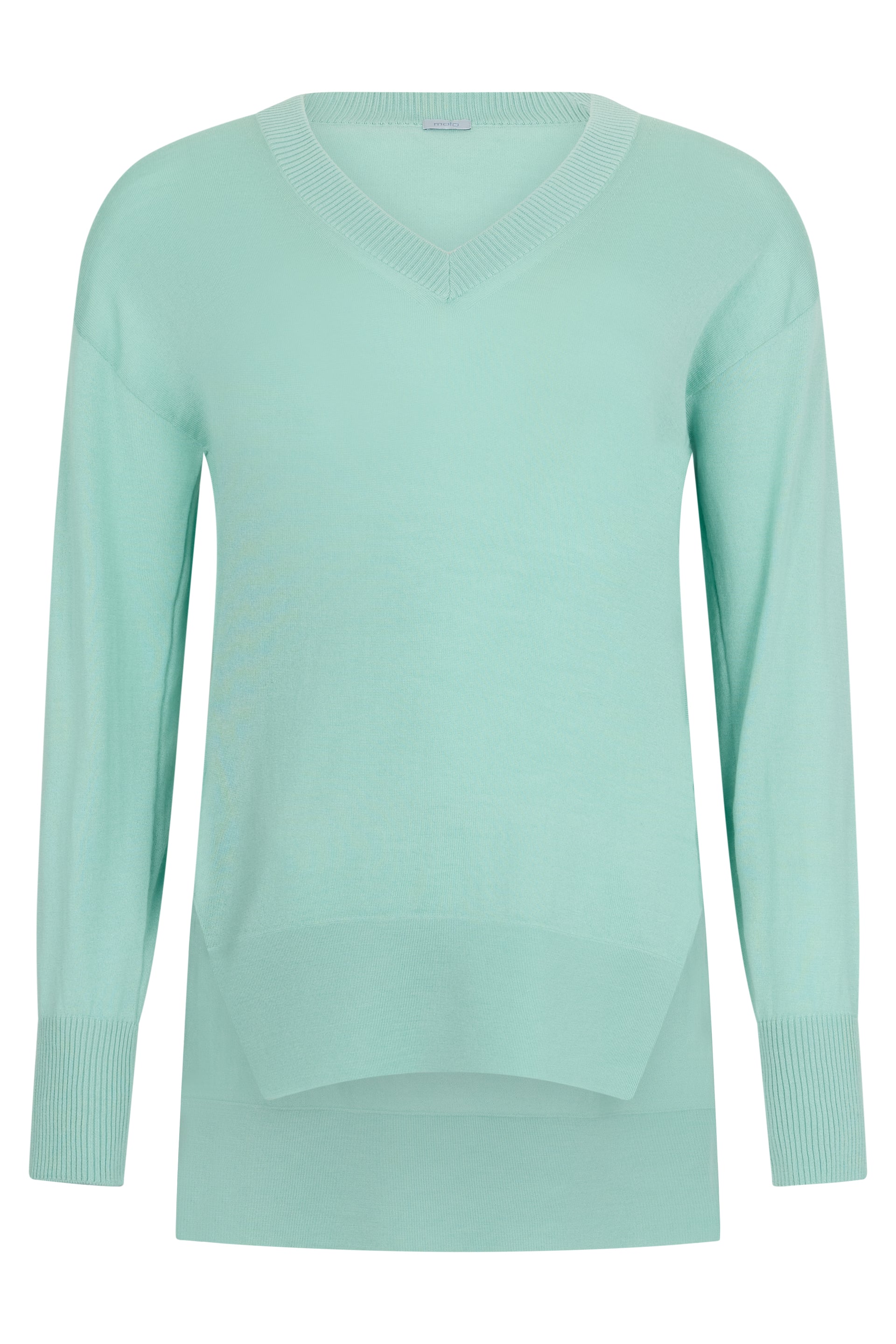 Light blue sweater with V-neck and short sleeves, ideal for a comfortable and stylish look.